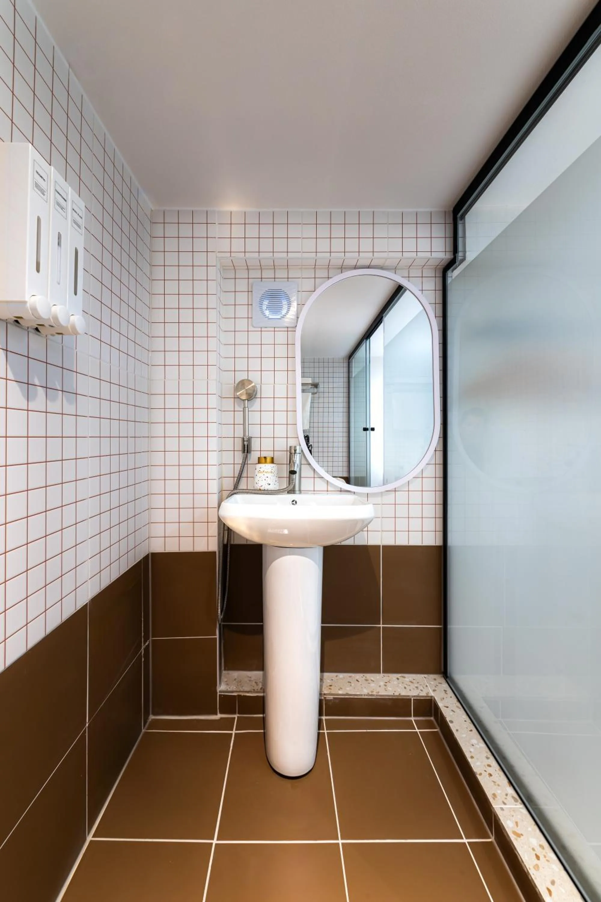 Shower in Slowon Hongdae