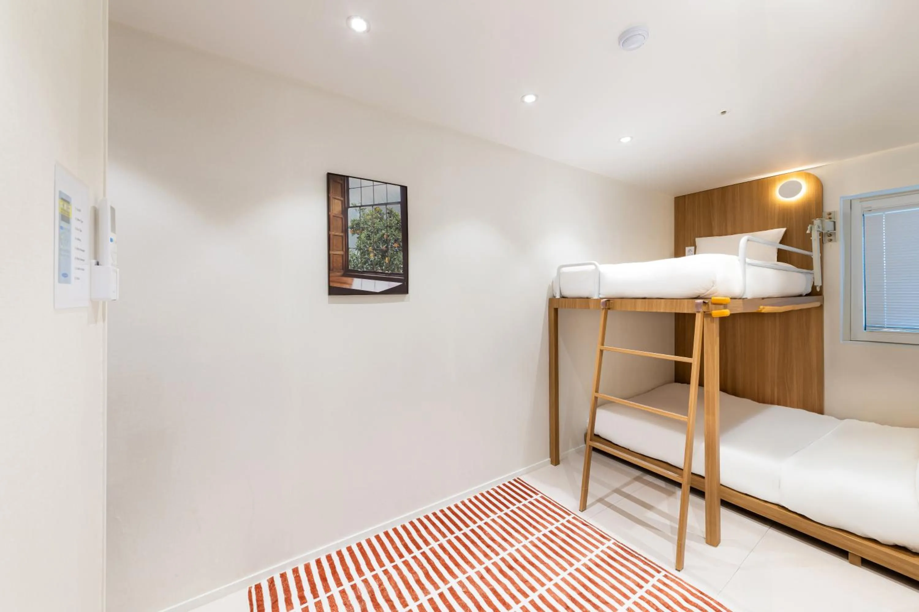 Photo of the whole room, Bed in Slowon Hongdae