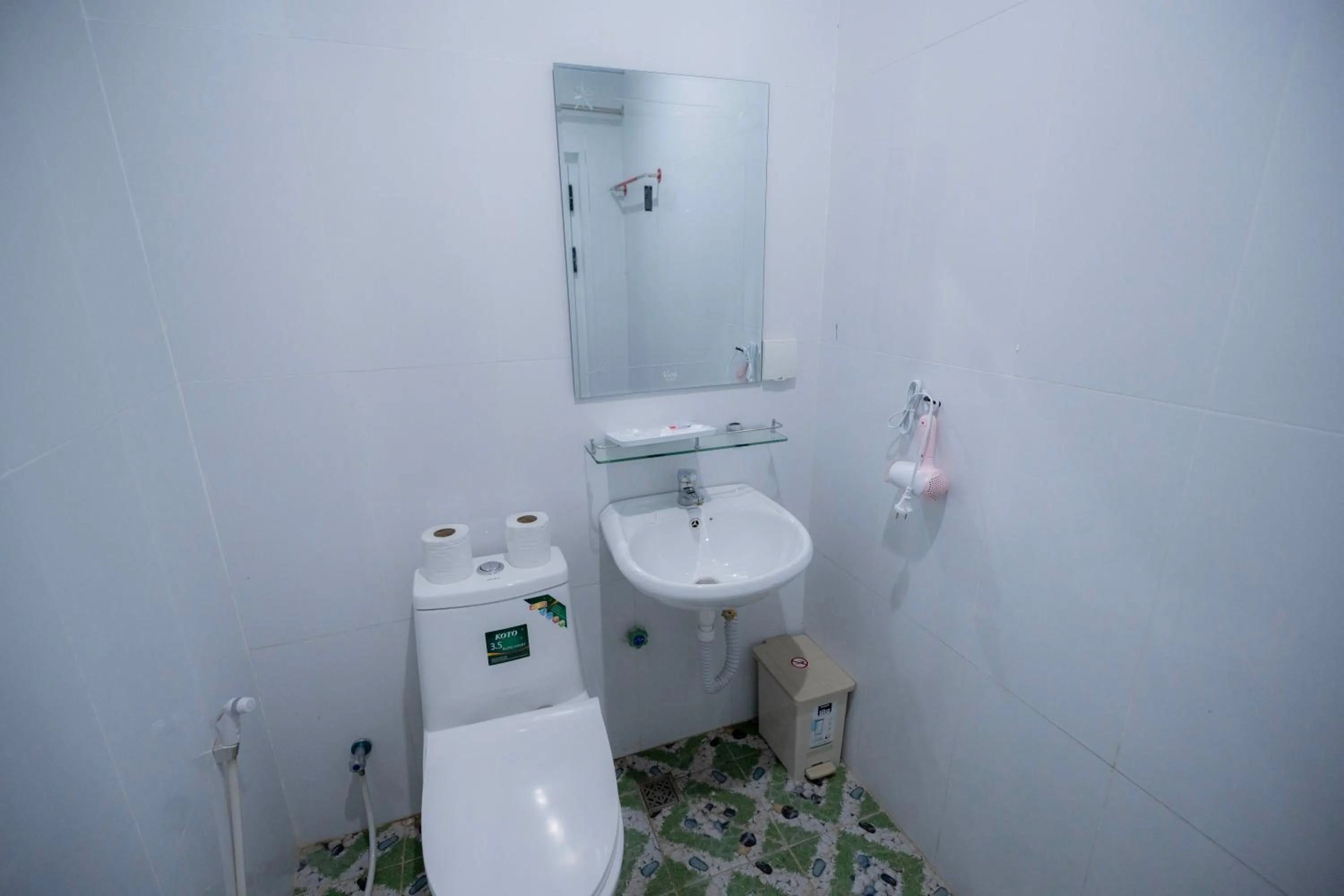 Shower in Bona Hotel