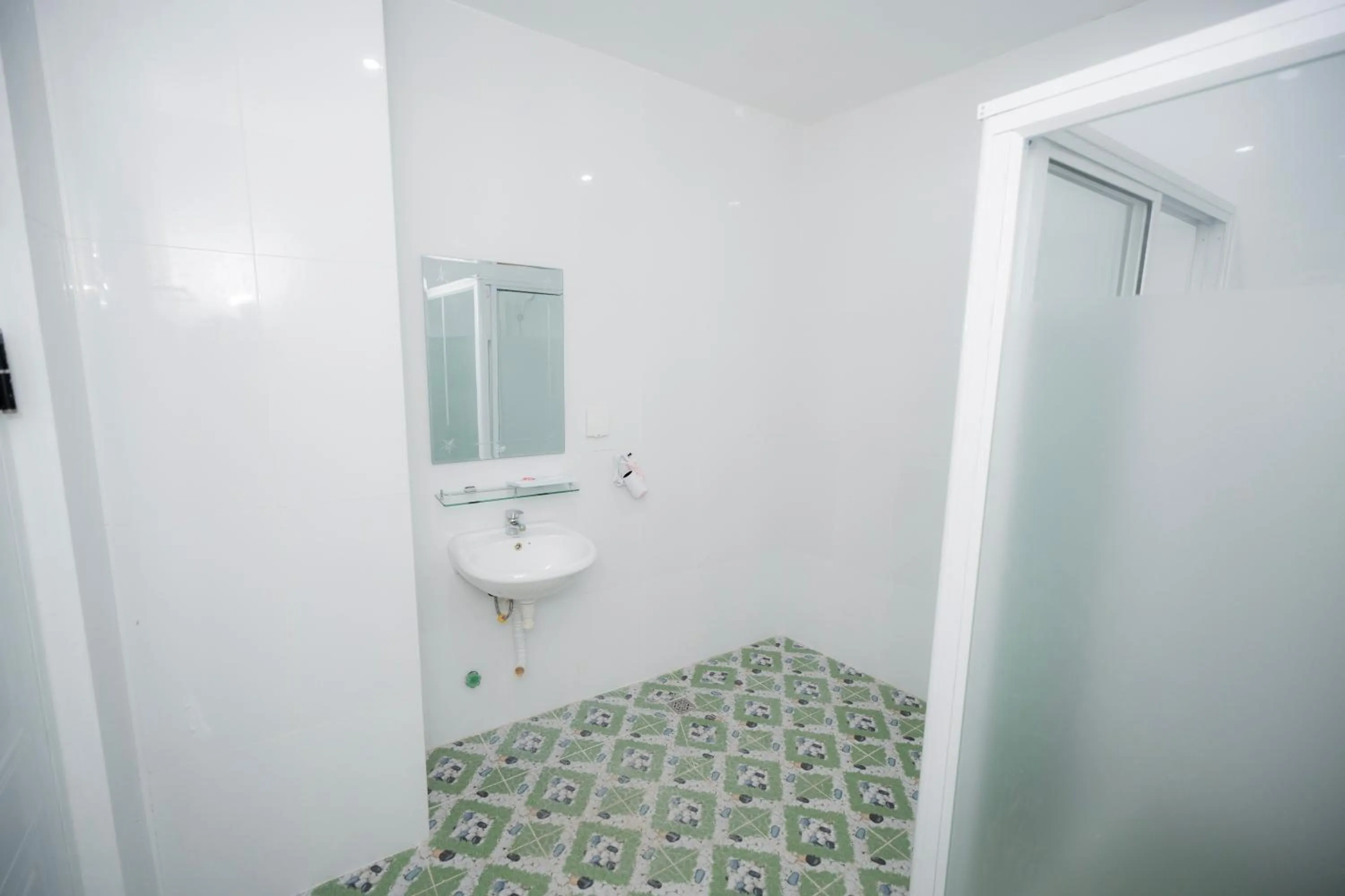 Shower in Bona Hotel