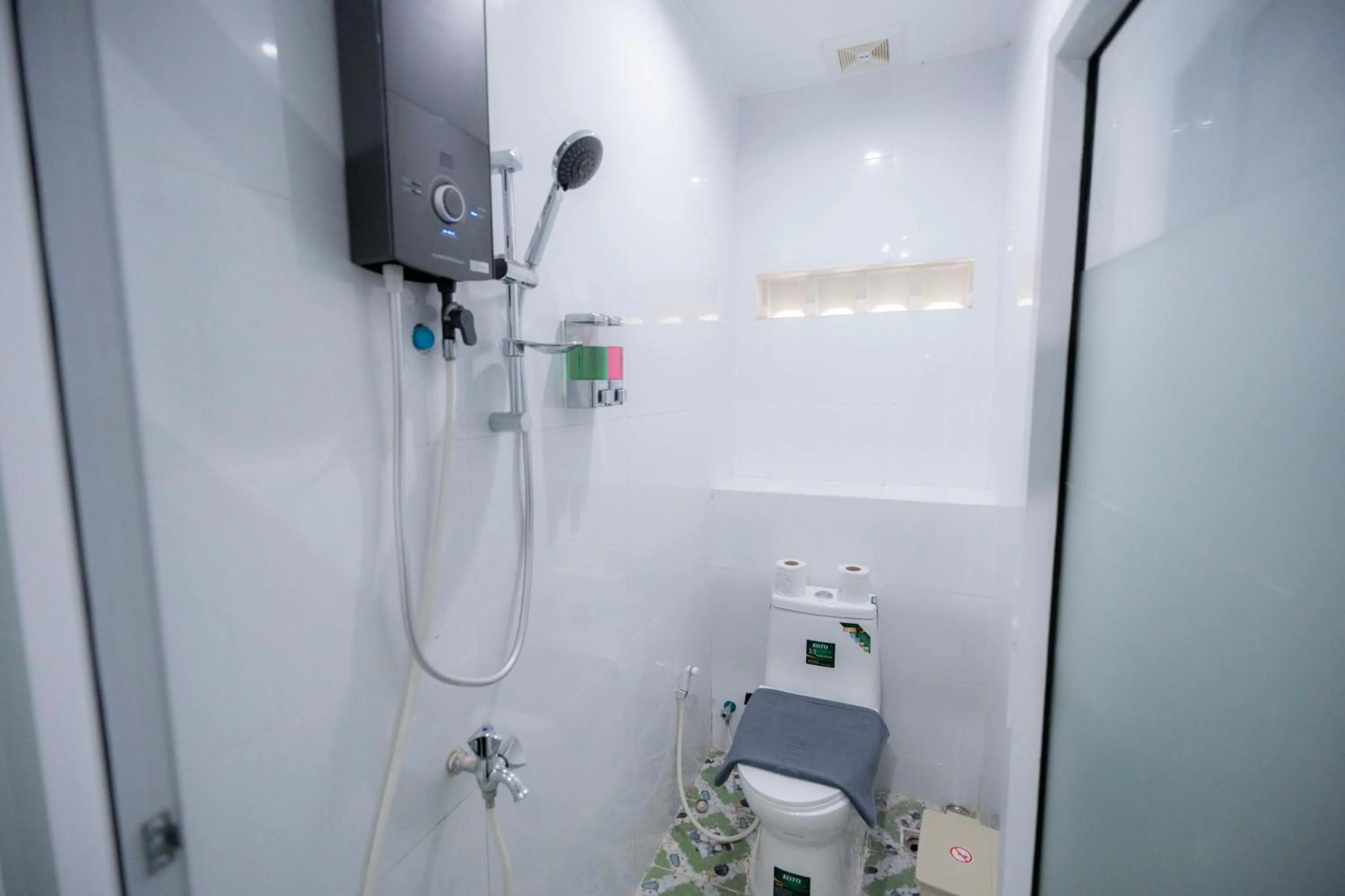 Shower in Bona Hotel