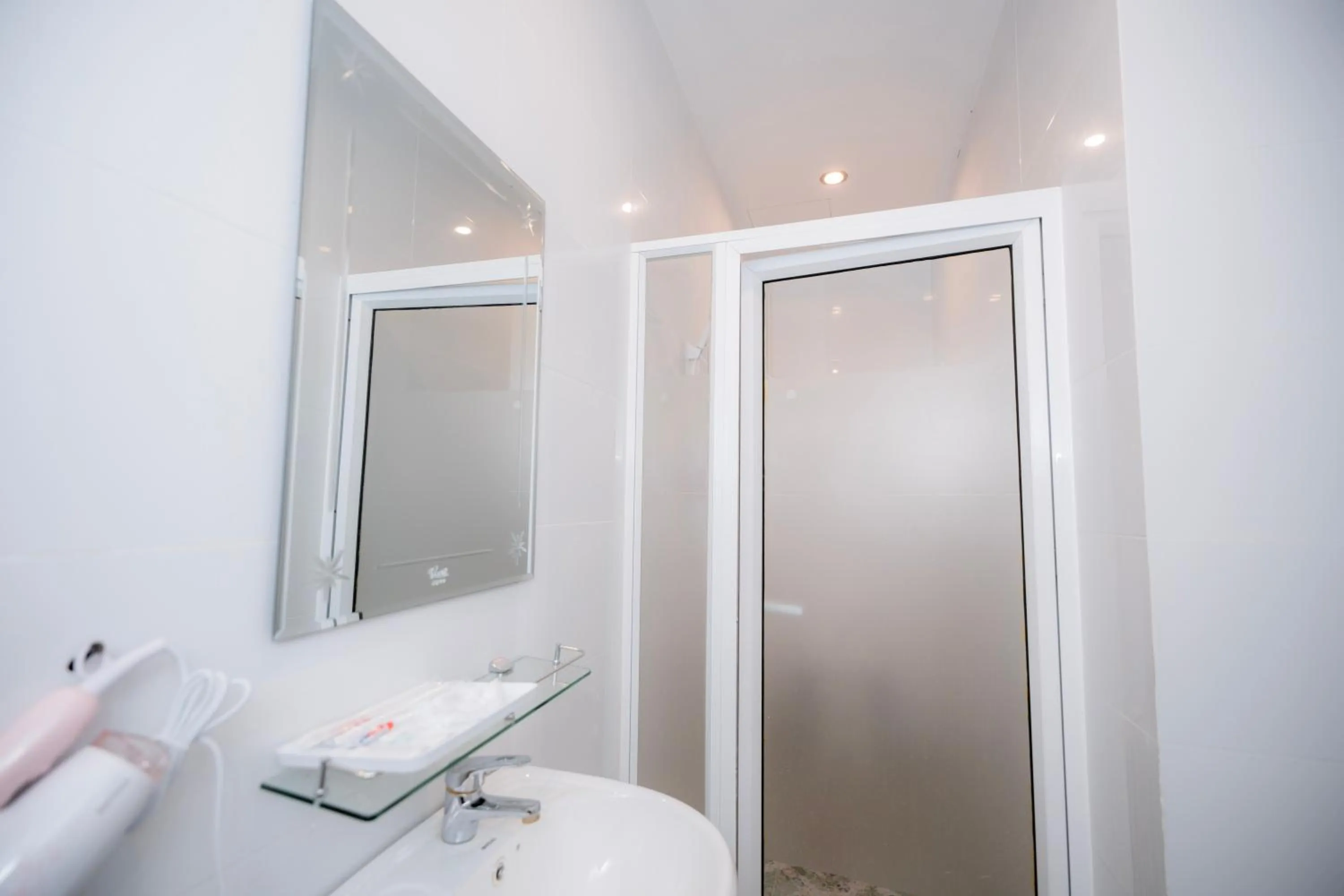 Shower in Bona Hotel