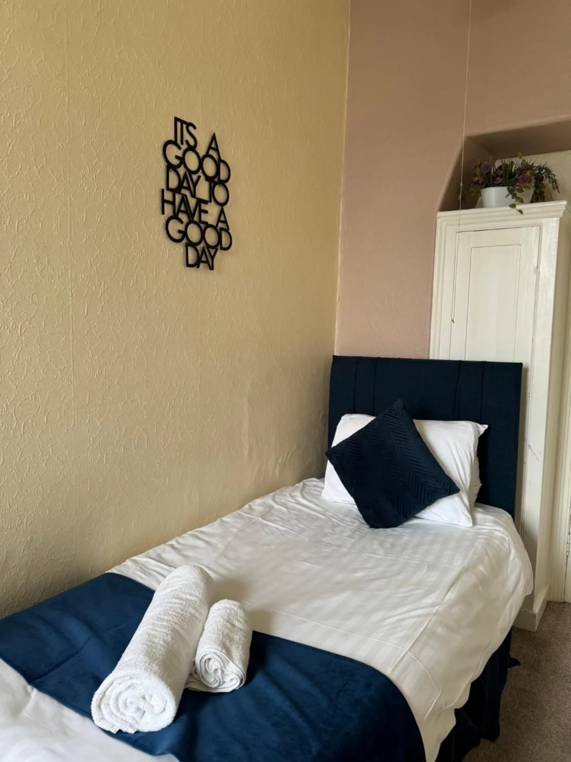 Bedroom, Bed in The Station Hotel