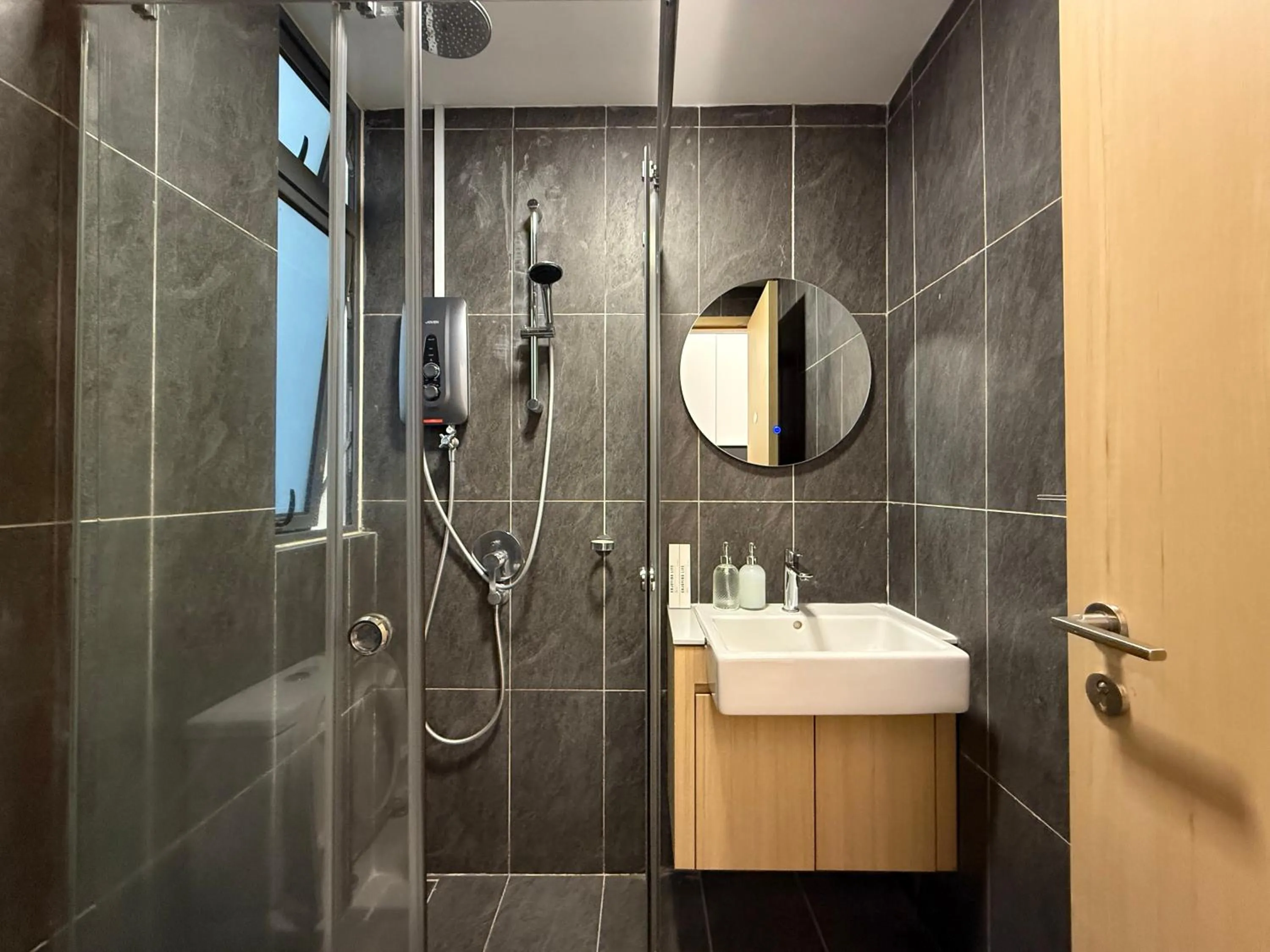 The Luxe by Infinitum Suites