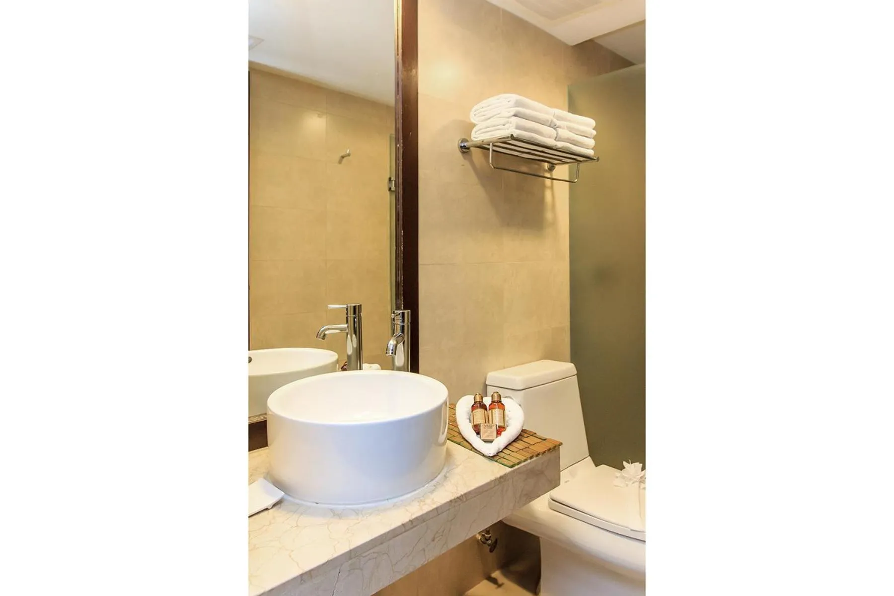 Bathroom in Aldea Thai by Stella Rentals