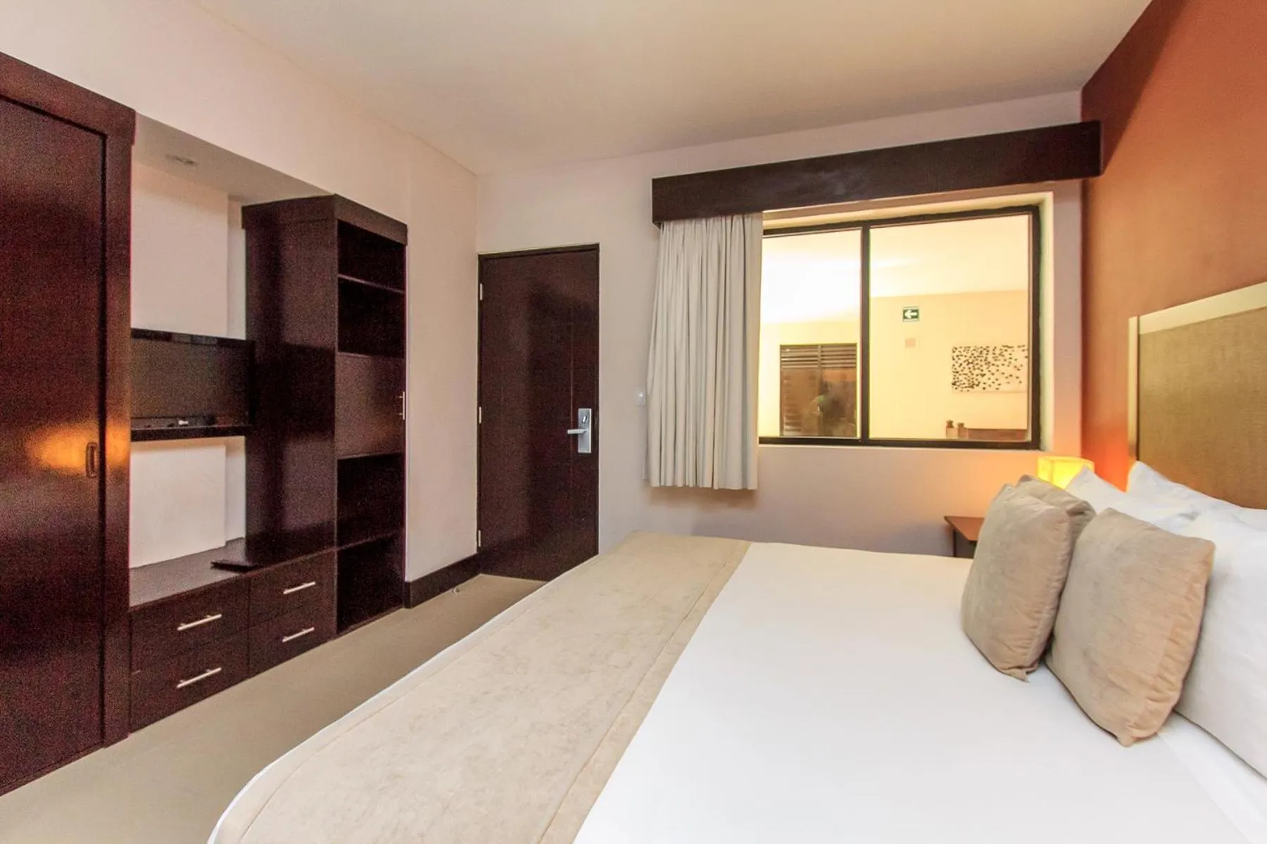 Communal lounge/ TV room, Bed in Aldea Thai by Stella Rentals