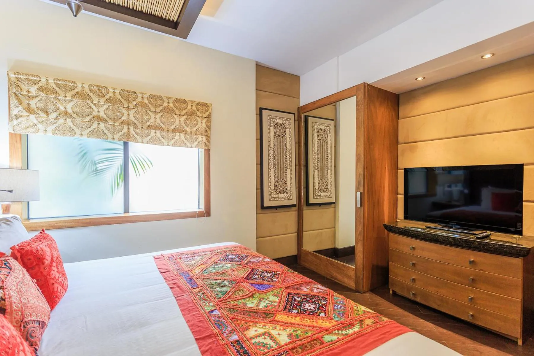 Communal lounge/ TV room, Bed in Aldea Thai by Stella Rentals