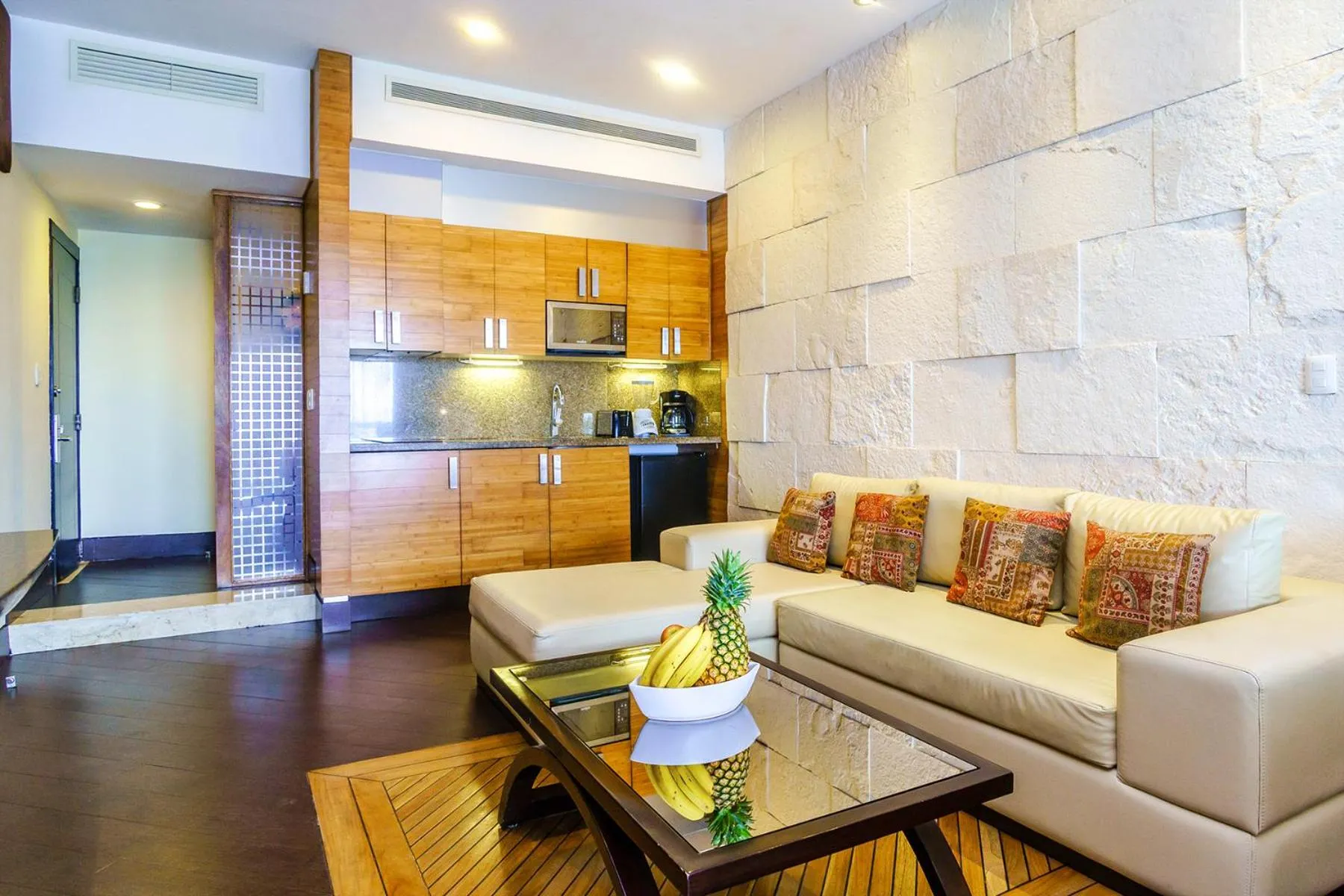 Kitchen or kitchenette in Aldea Thai by Stella Rentals