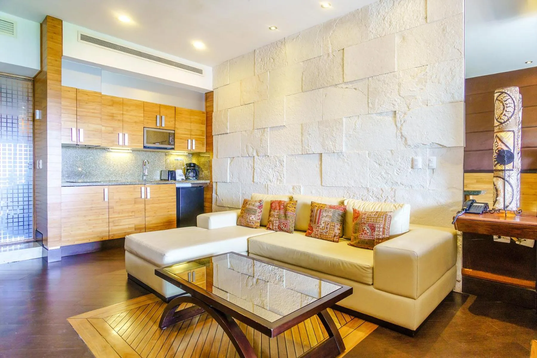 Kitchen or kitchenette in Aldea Thai by Stella Rentals