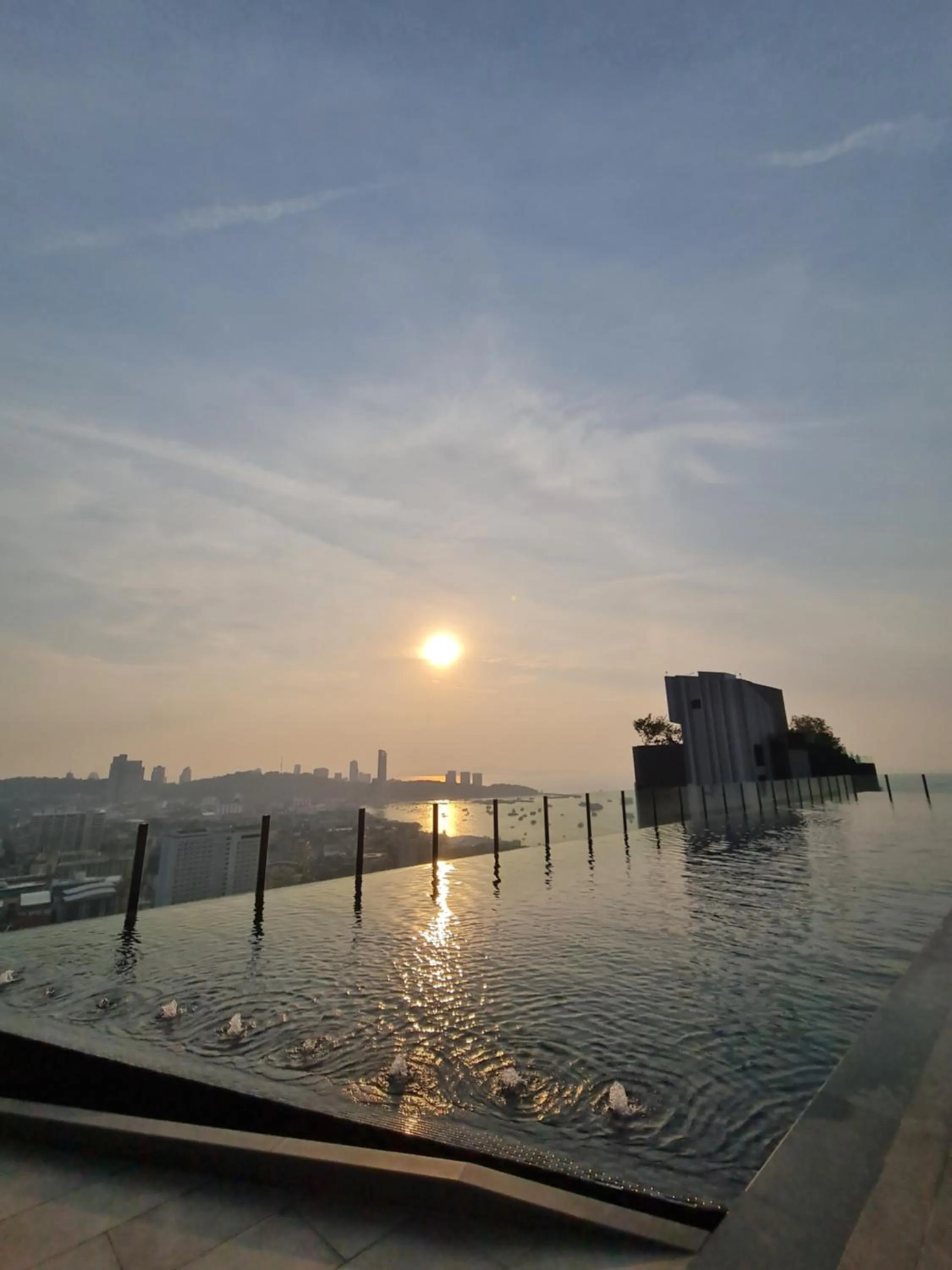 The base central pattaya condo