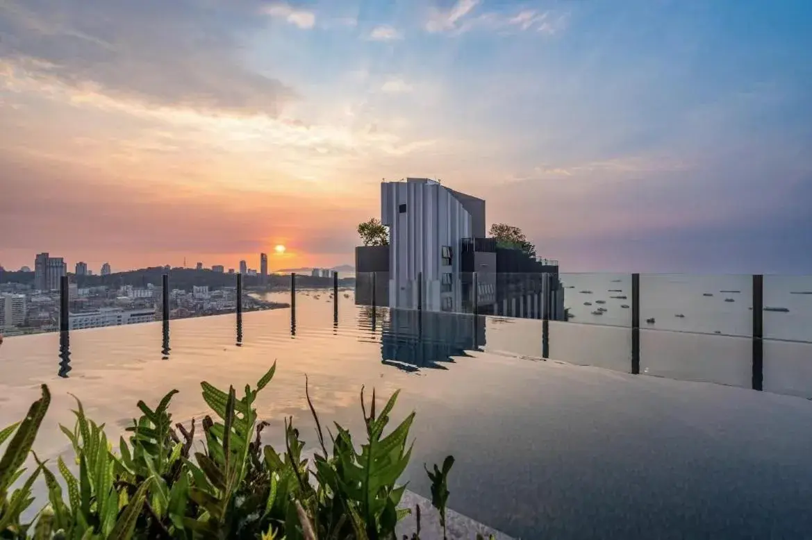 The base central pattaya condo The base central pattaya condo