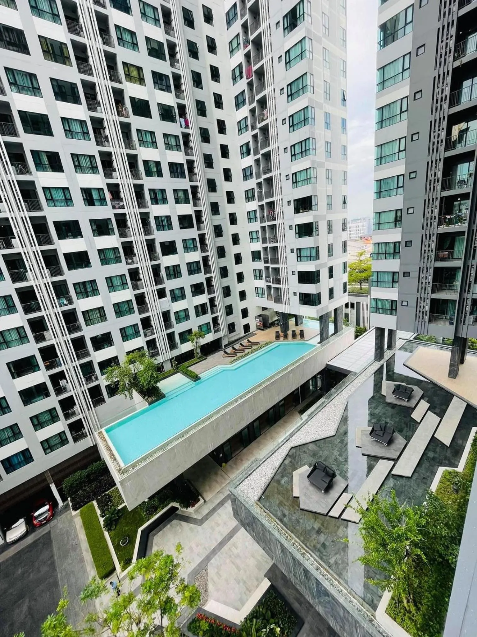 The base central pattaya condo