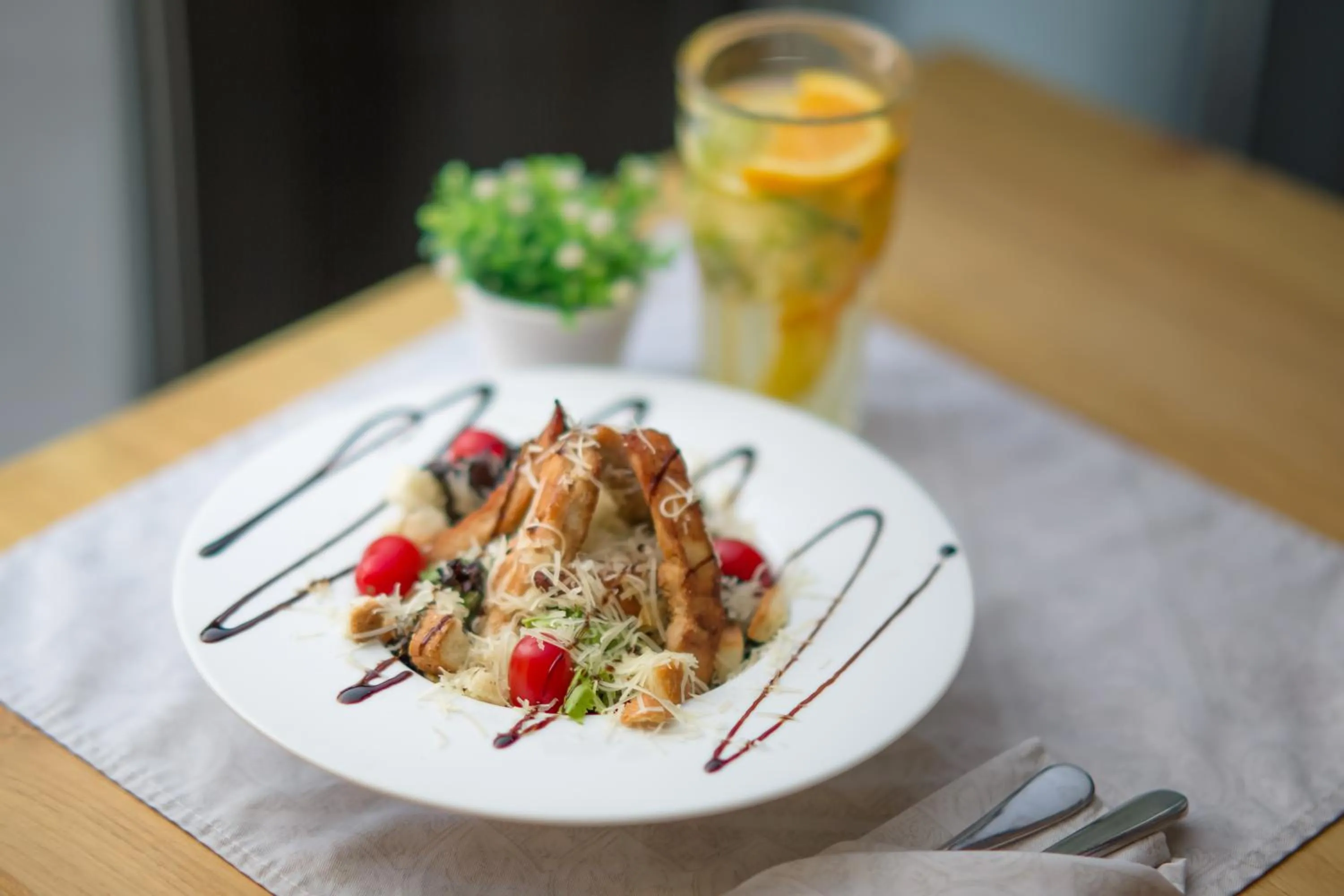 Food and drinks in Iveria Inn Hotel