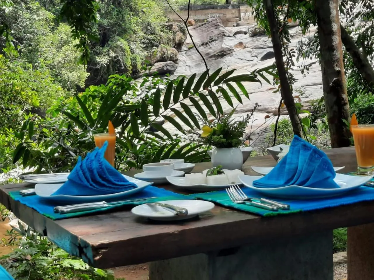 Restaurant/places to eat in Palmstone Retreat