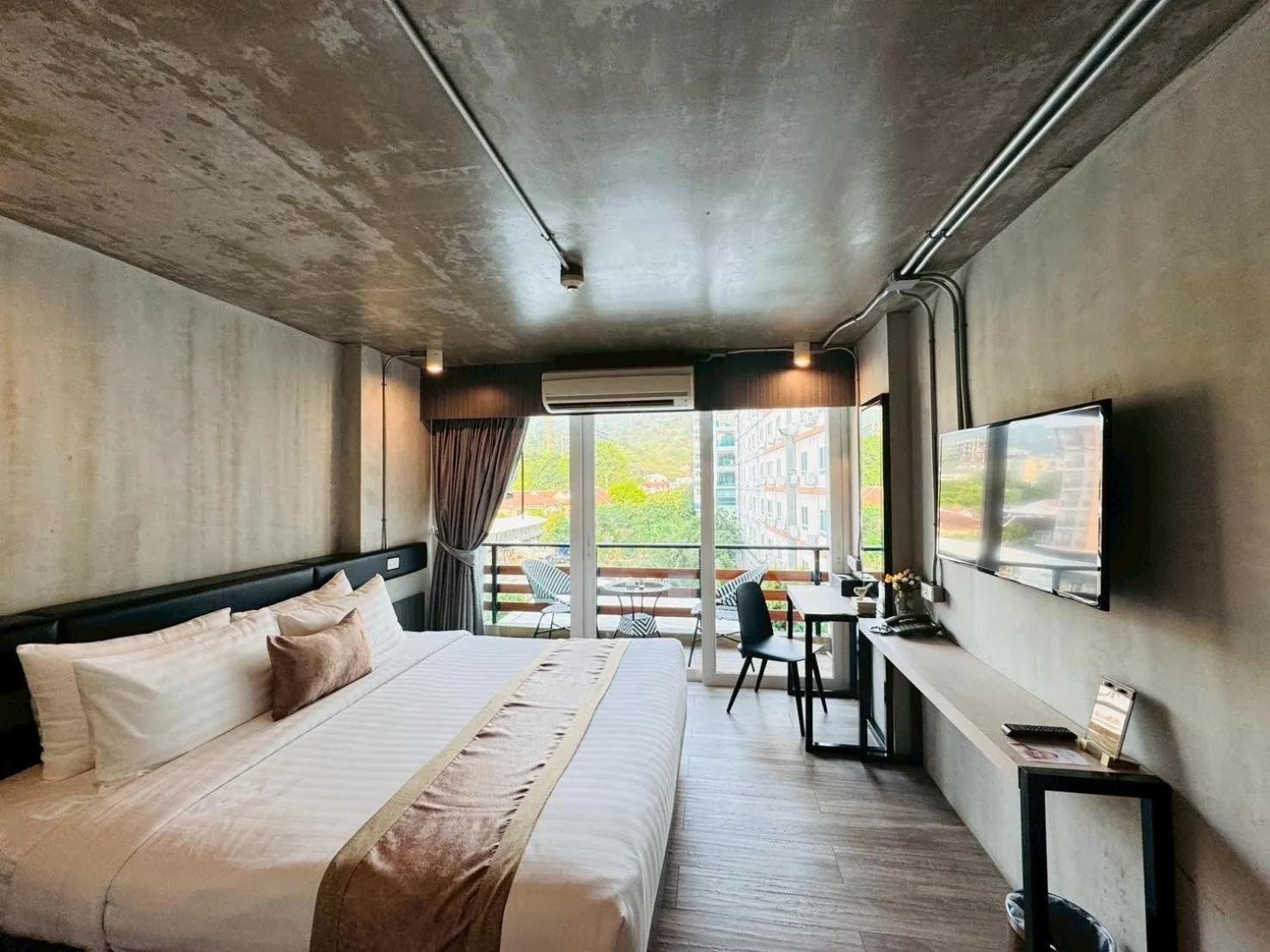 Communal lounge/ TV room, Bed in Aspira Central Patong