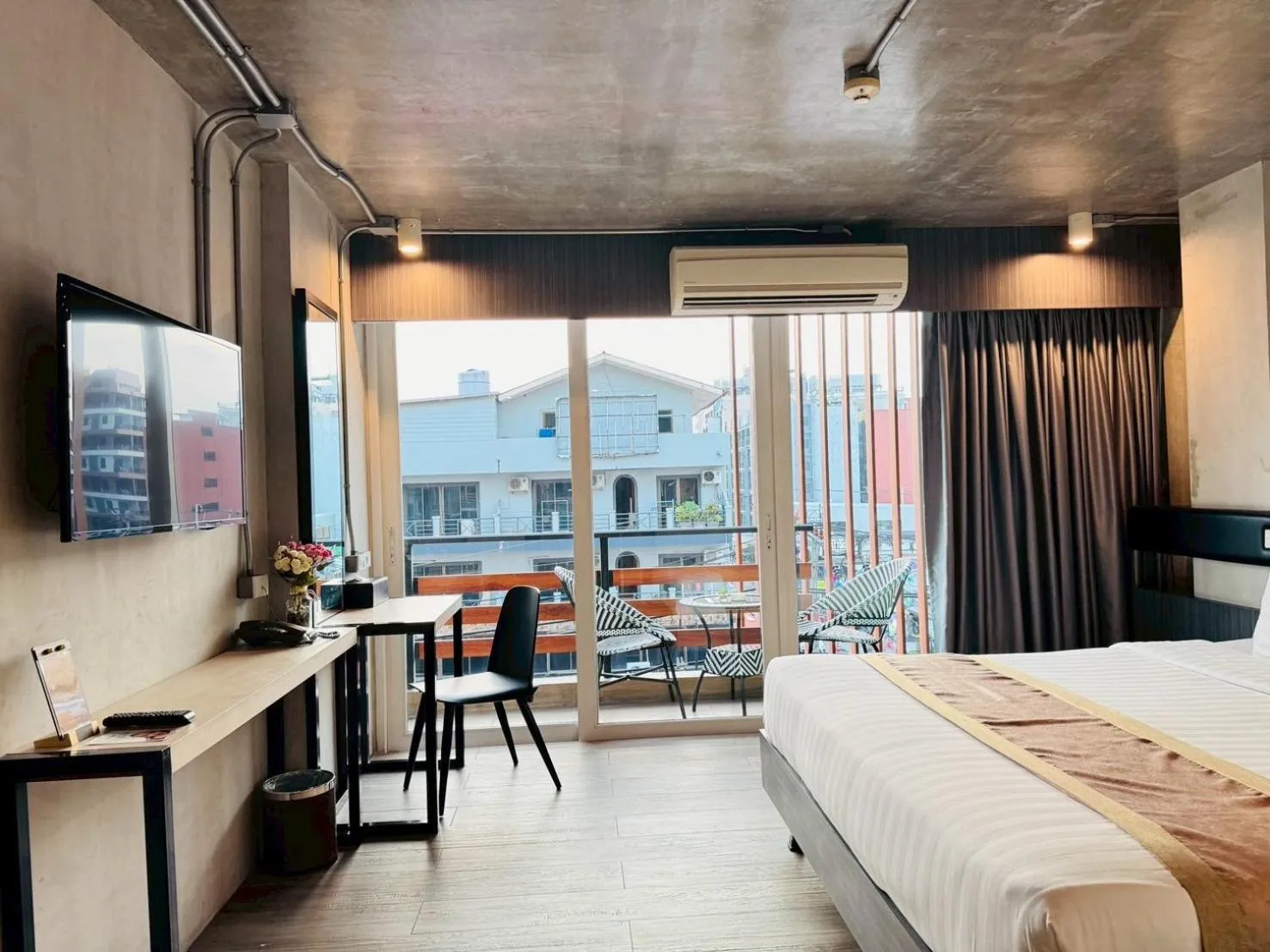 Communal lounge/ TV room, Bed in Aspira Central Patong