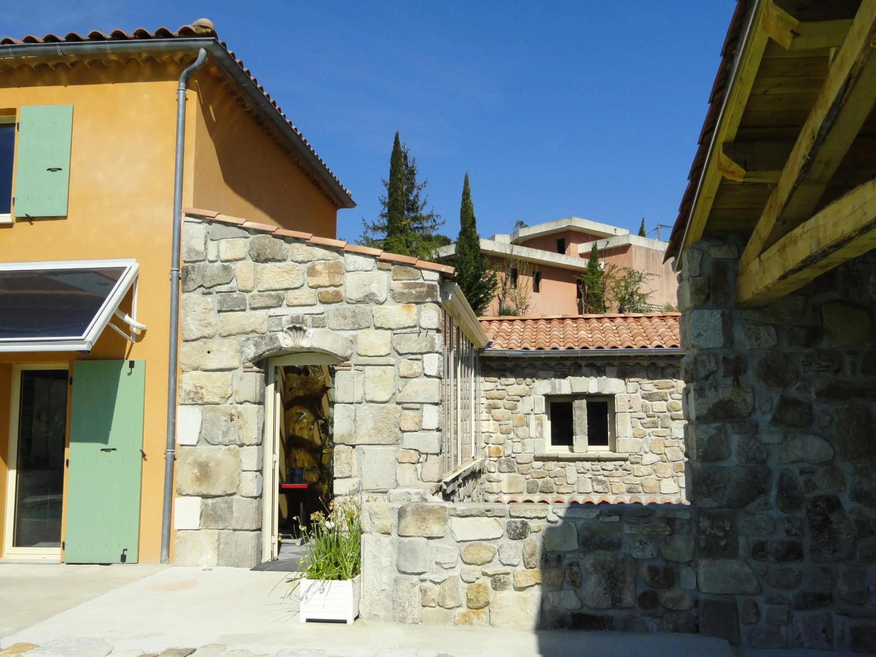 Property building in Chambre d'hôtes Au creux du Chambon