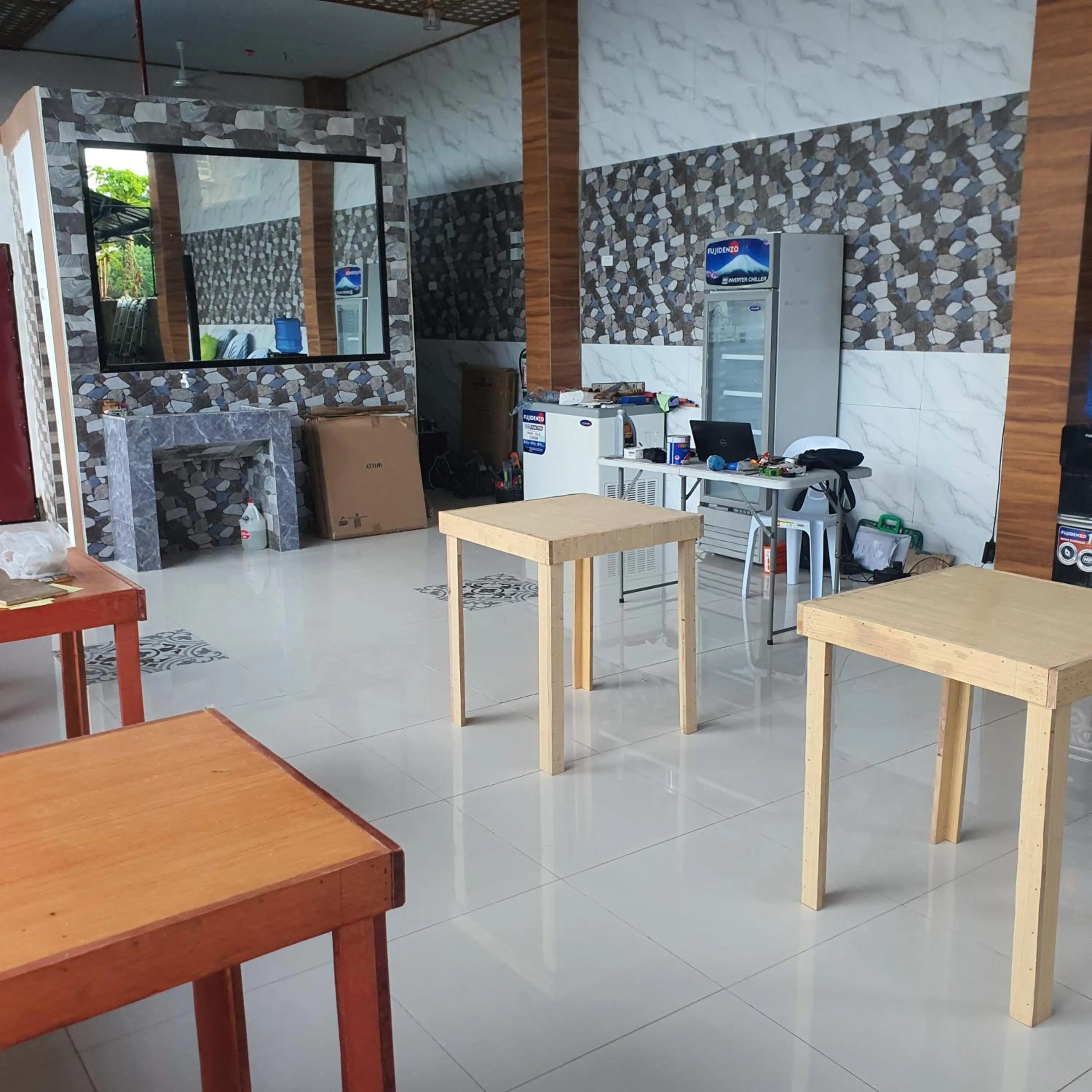 Restaurant/places to eat in AOSMECPoolCamp Hotel