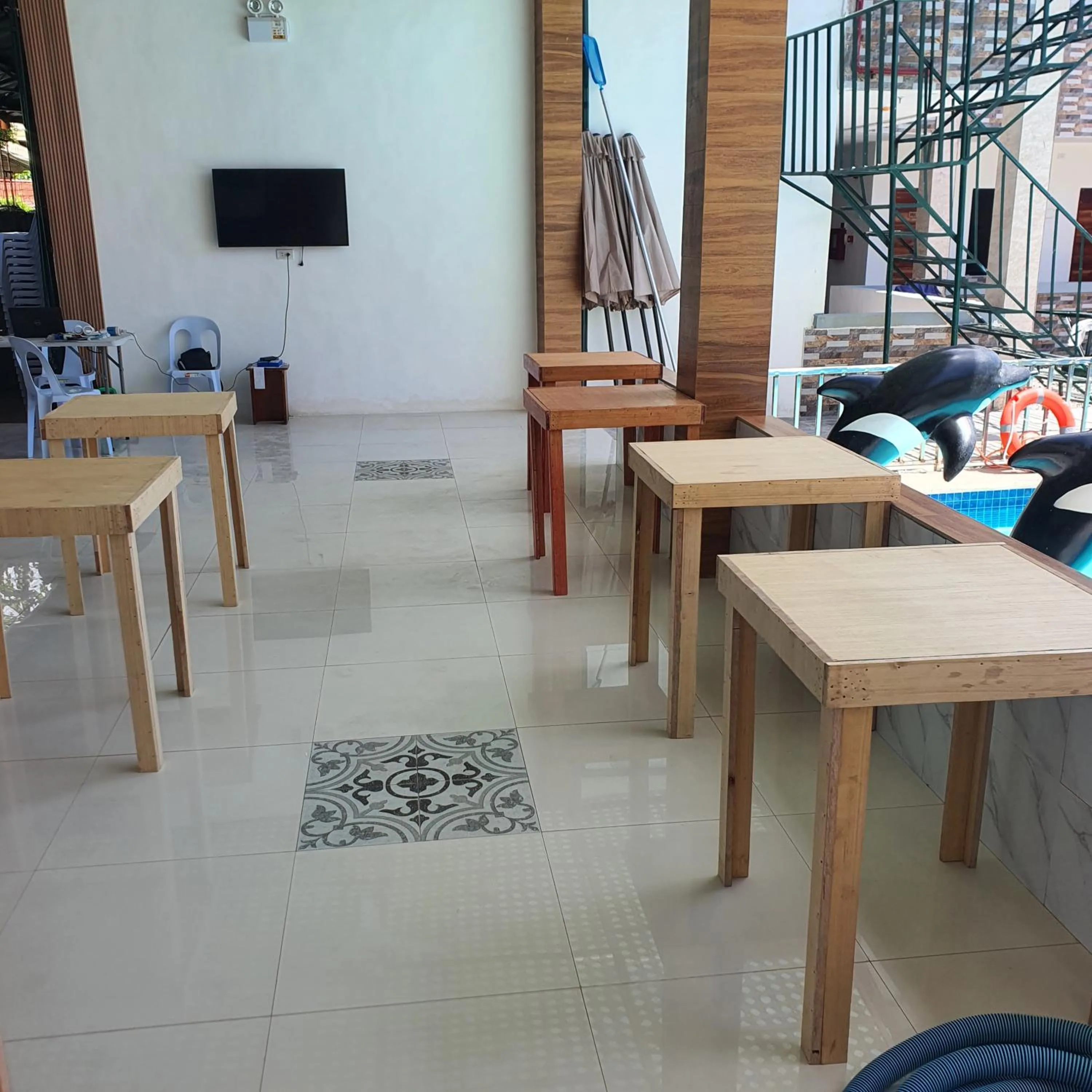 Restaurant/places to eat in AOSMECPoolCamp Hotel