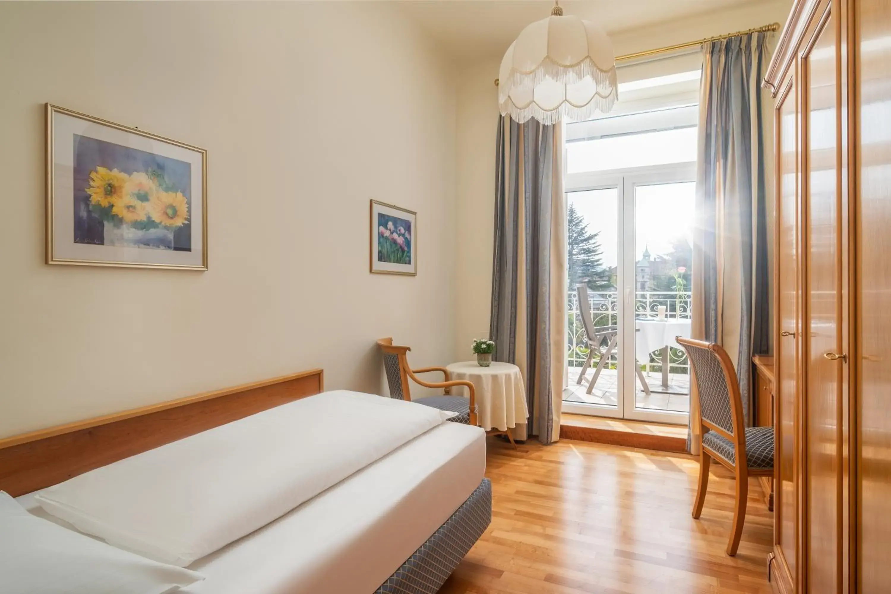 Single Room with Balcony - single occupancy in Villa Bavaria Single Room with Balcony - single occupancy in Villa Bavaria