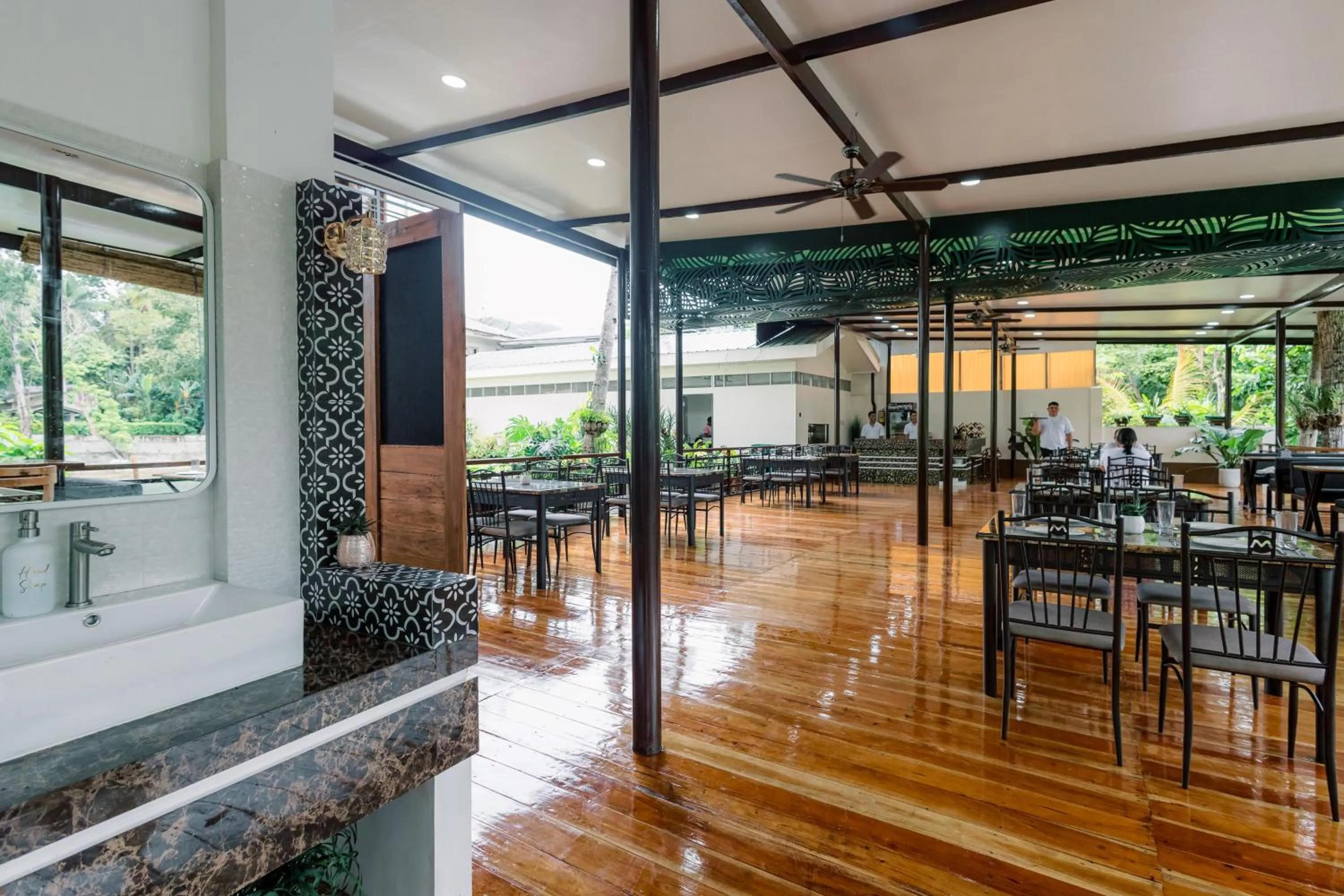 Restaurant/places to eat in Loboc Riverside Inn & Restaurant