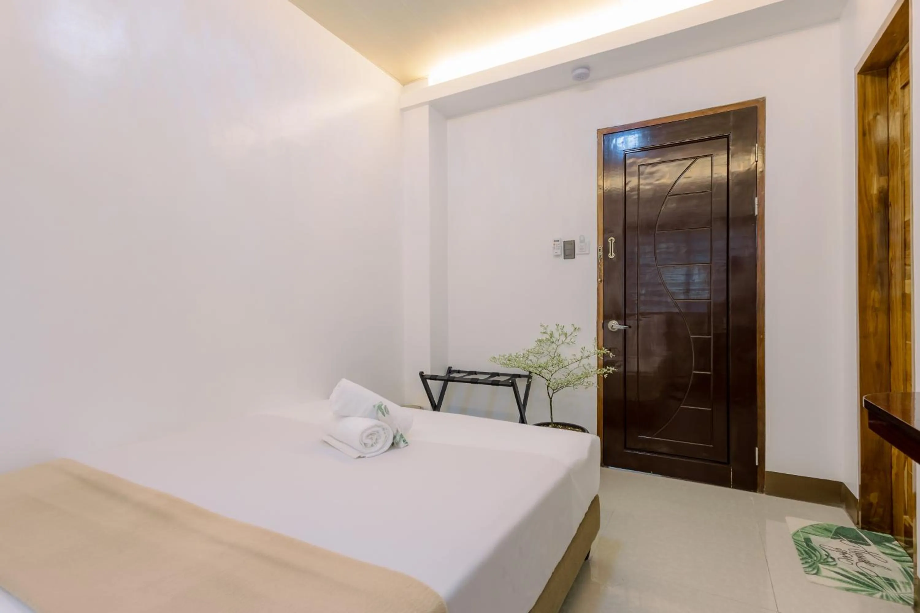 Bed in Loboc Riverside Inn & Restaurant