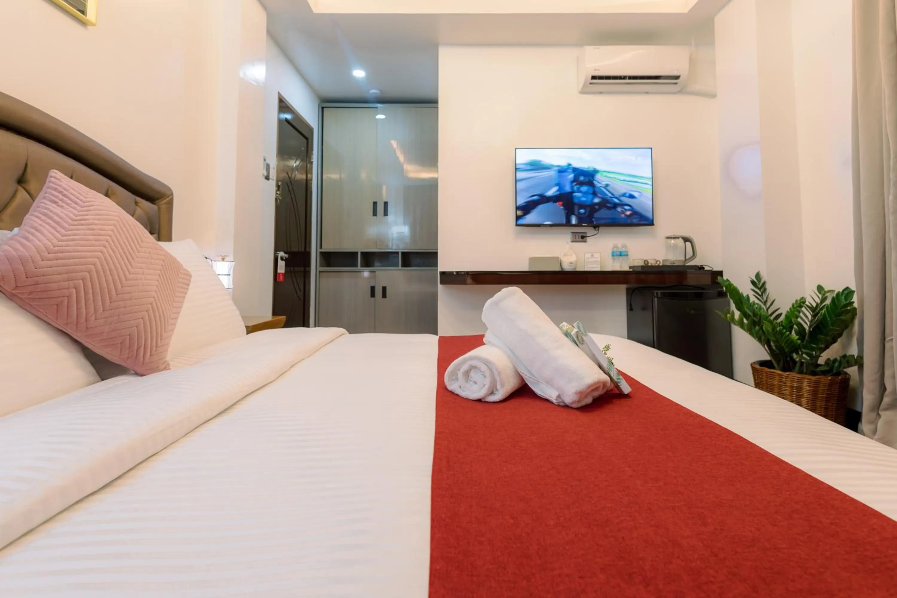 Bedroom, Bed in Loboc Riverside Inn & Restaurant