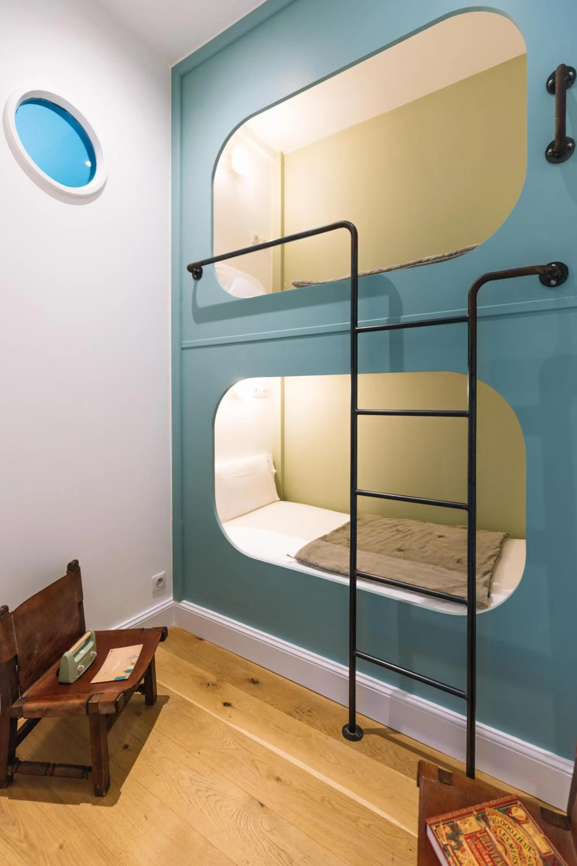 bunk bed, Bed in La Course