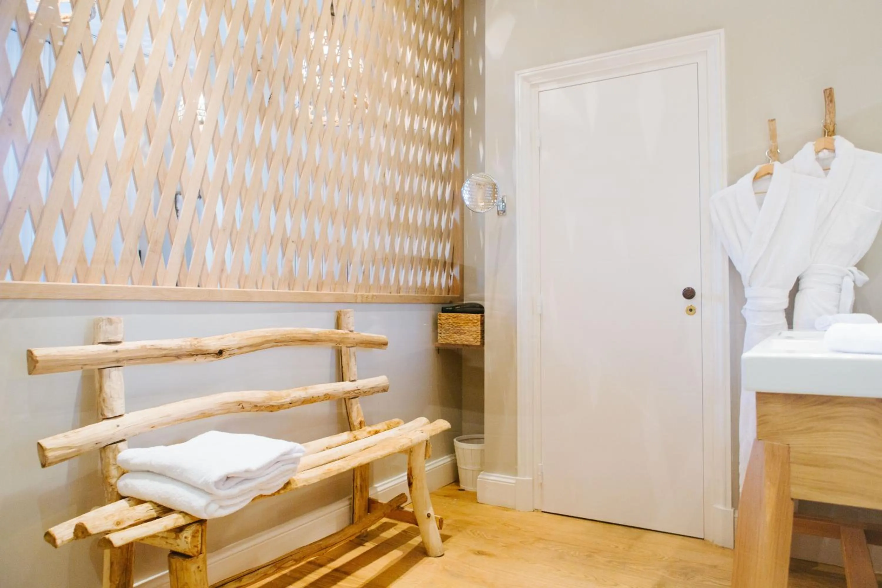 Bathroom, Bed in La Course