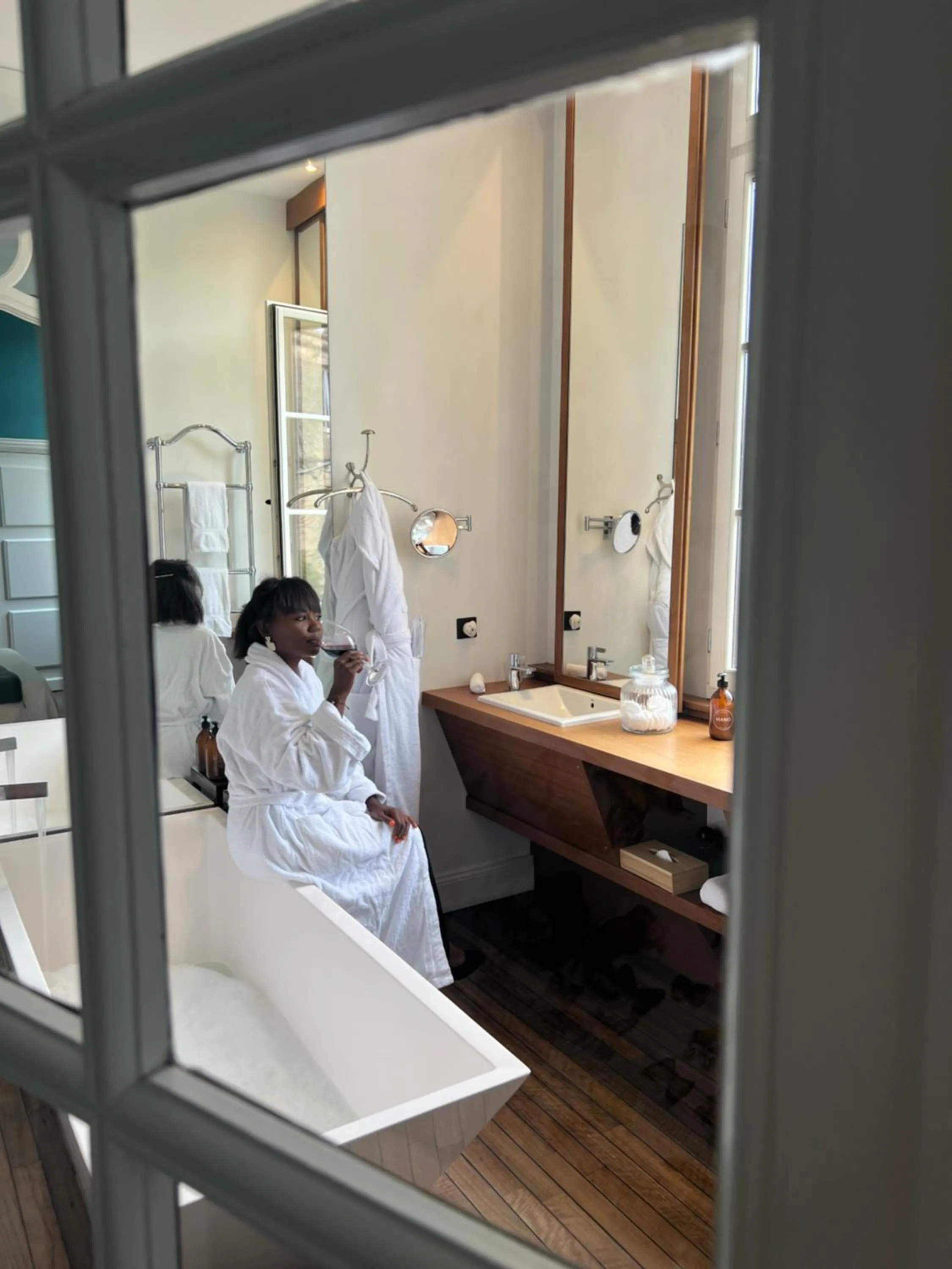 People, Bathroom in La Course