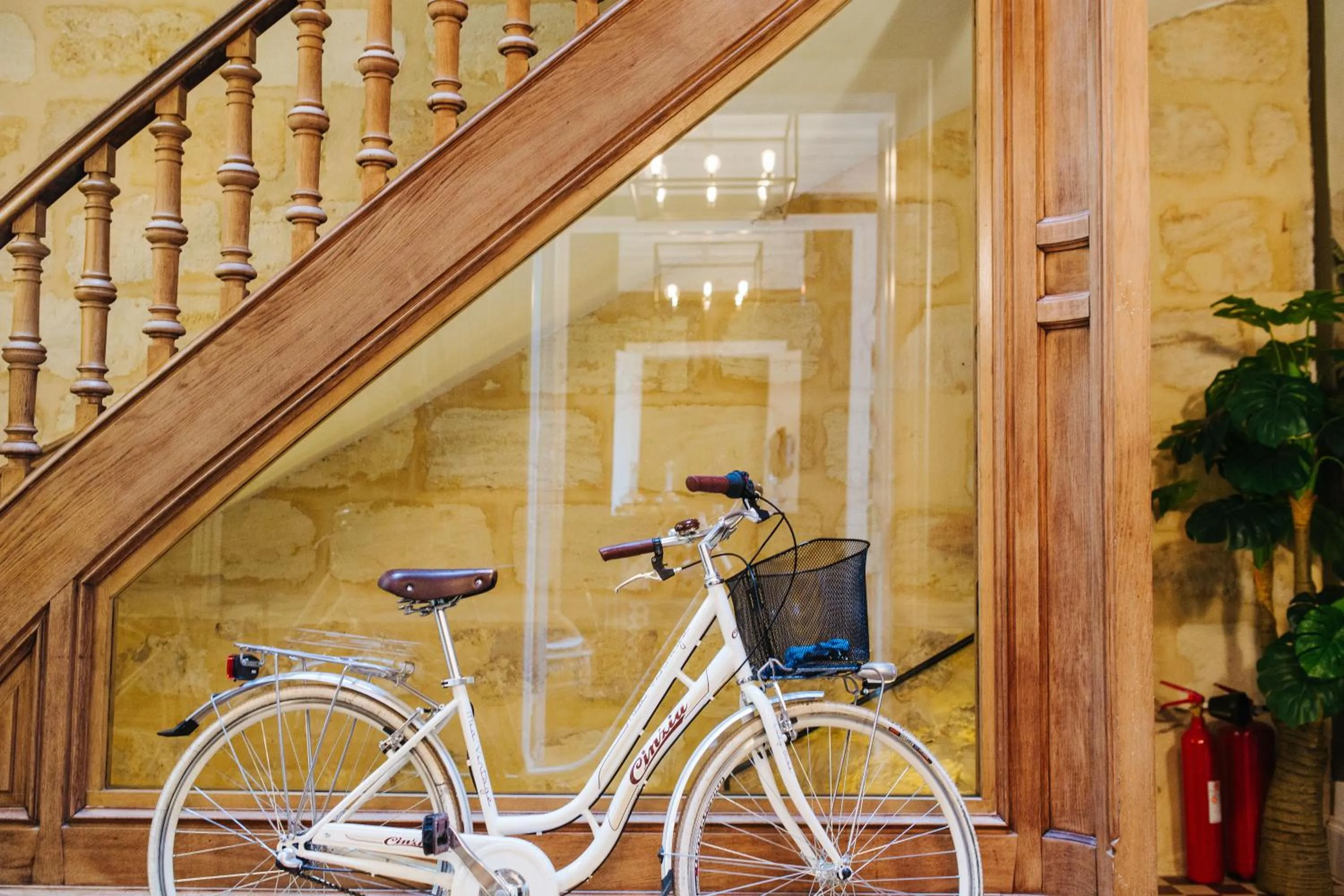 Decorative detail, Biking in La Course