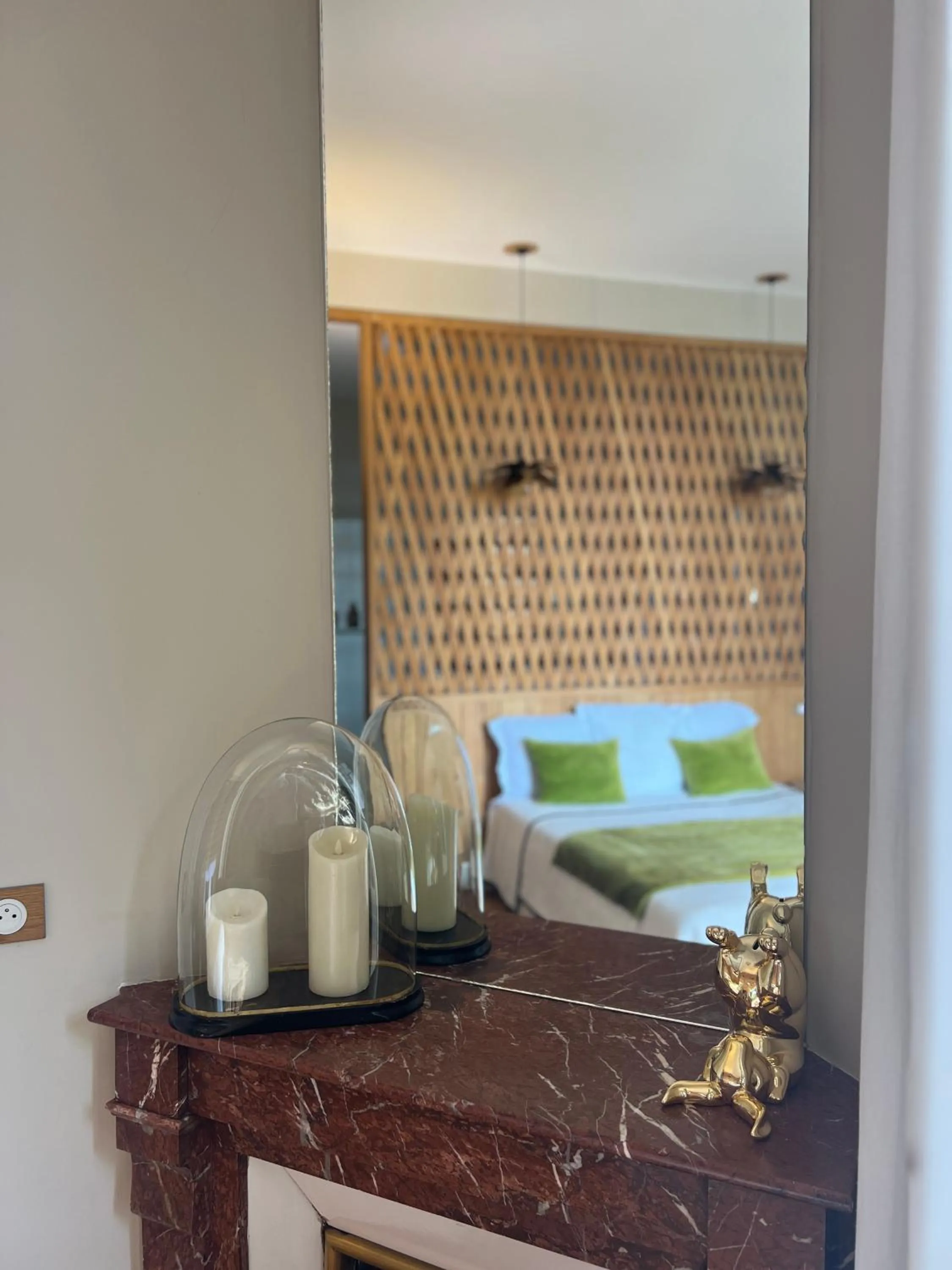 Photo of the whole room, Bed in La Course