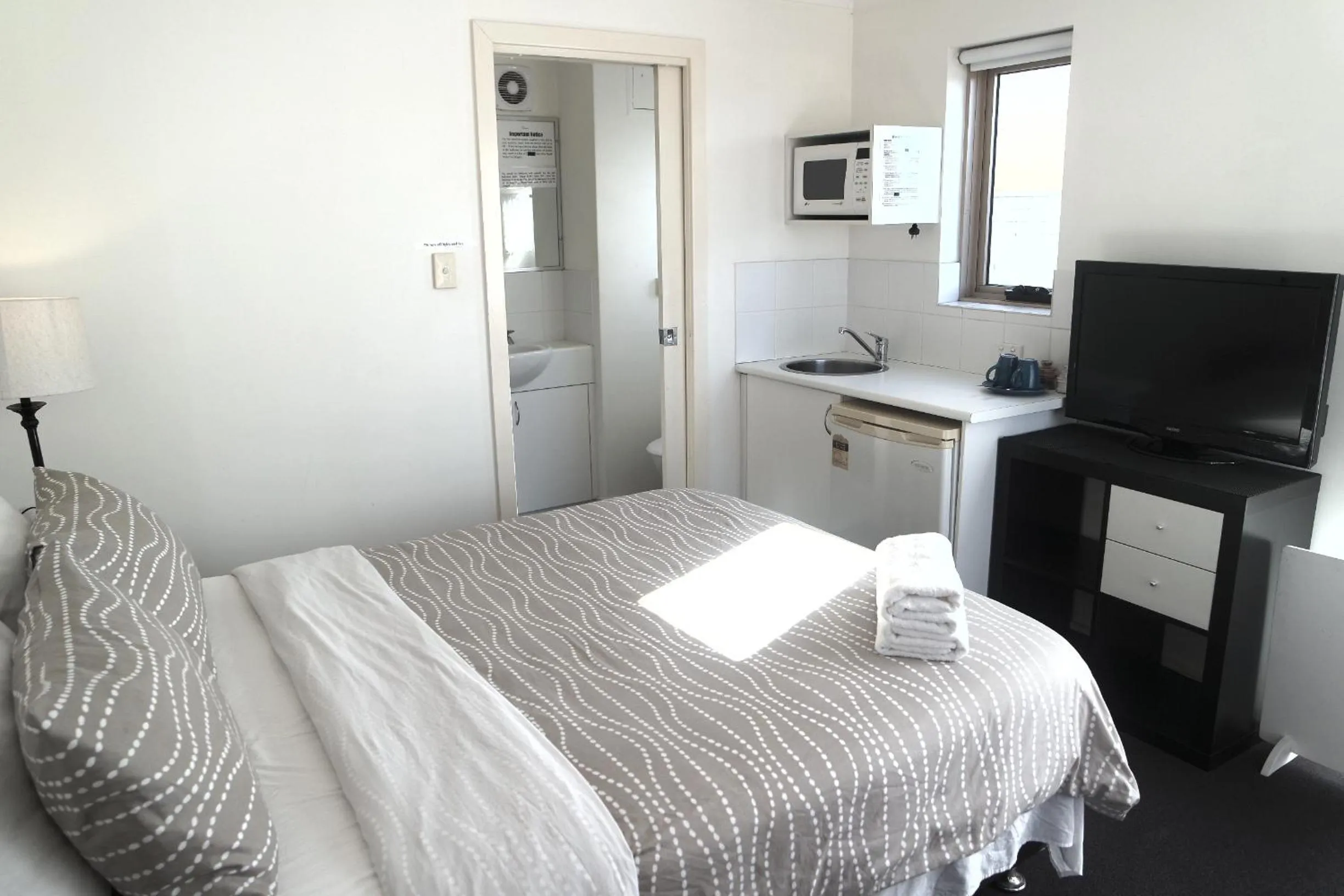 Photo of the whole room, Bed in Cityview Studio Accommodation