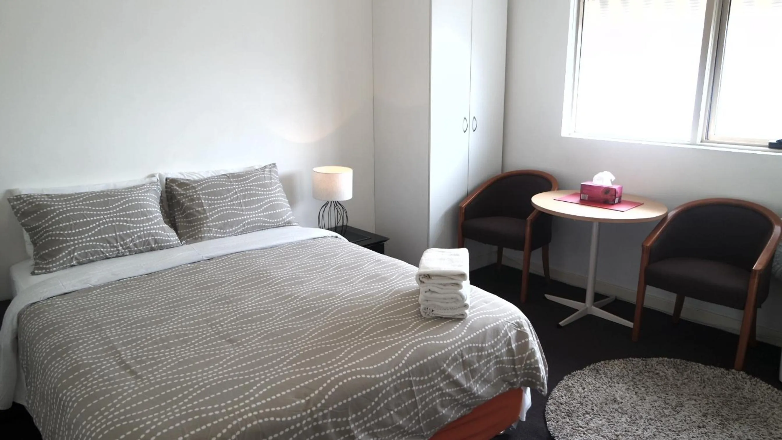 Dining area, Bed in Cityview Studio Accommodation