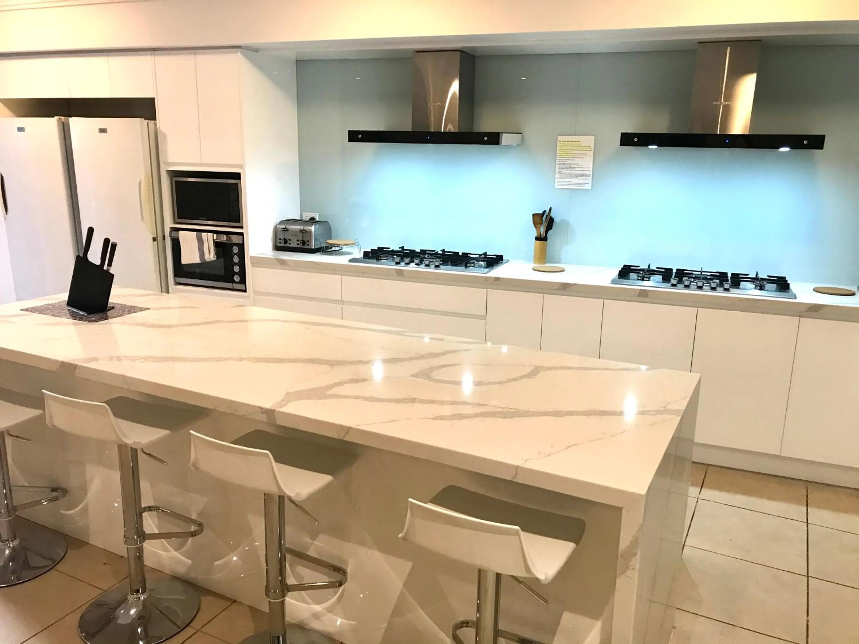 Communal kitchen in Cityview Studio Accommodation