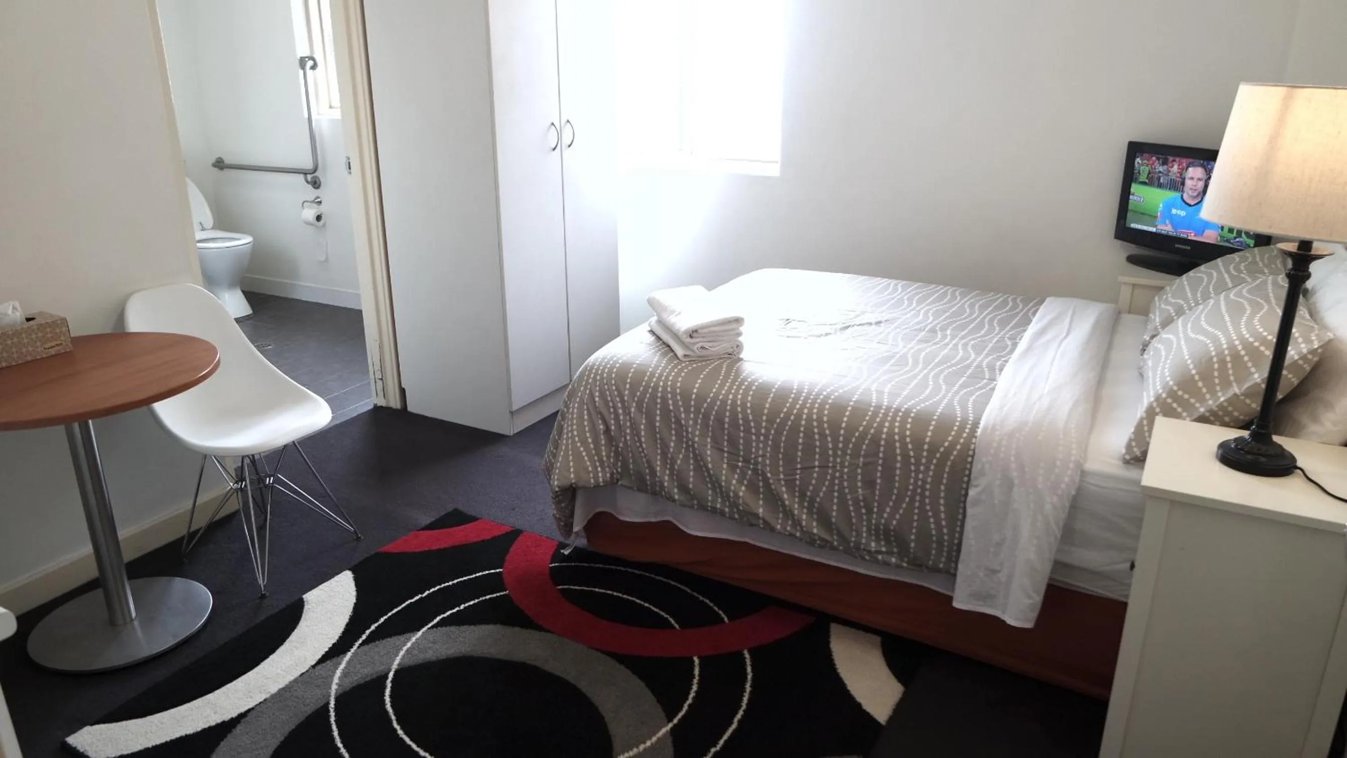 Shower, Bed in Cityview Studio Accommodation