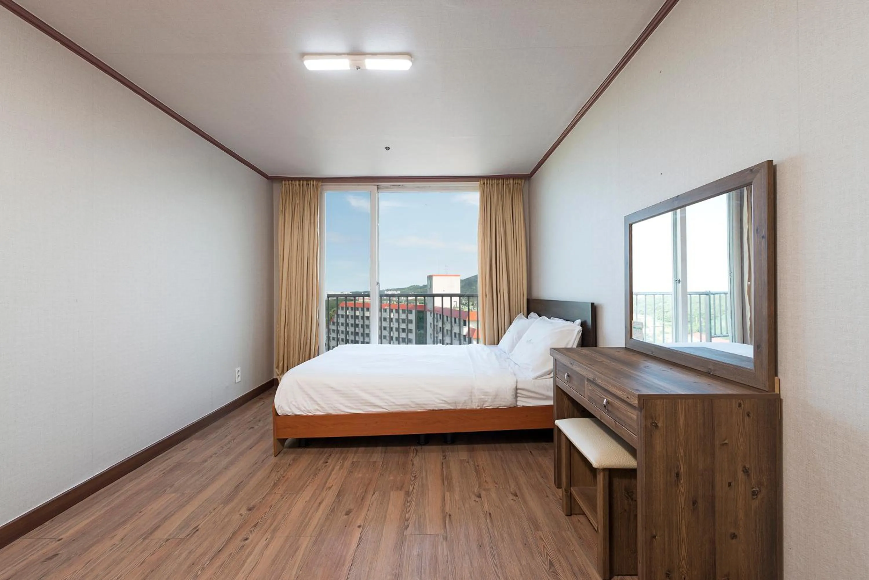 Bedroom, Bed in Hyundai Soo Resort Sokcho
