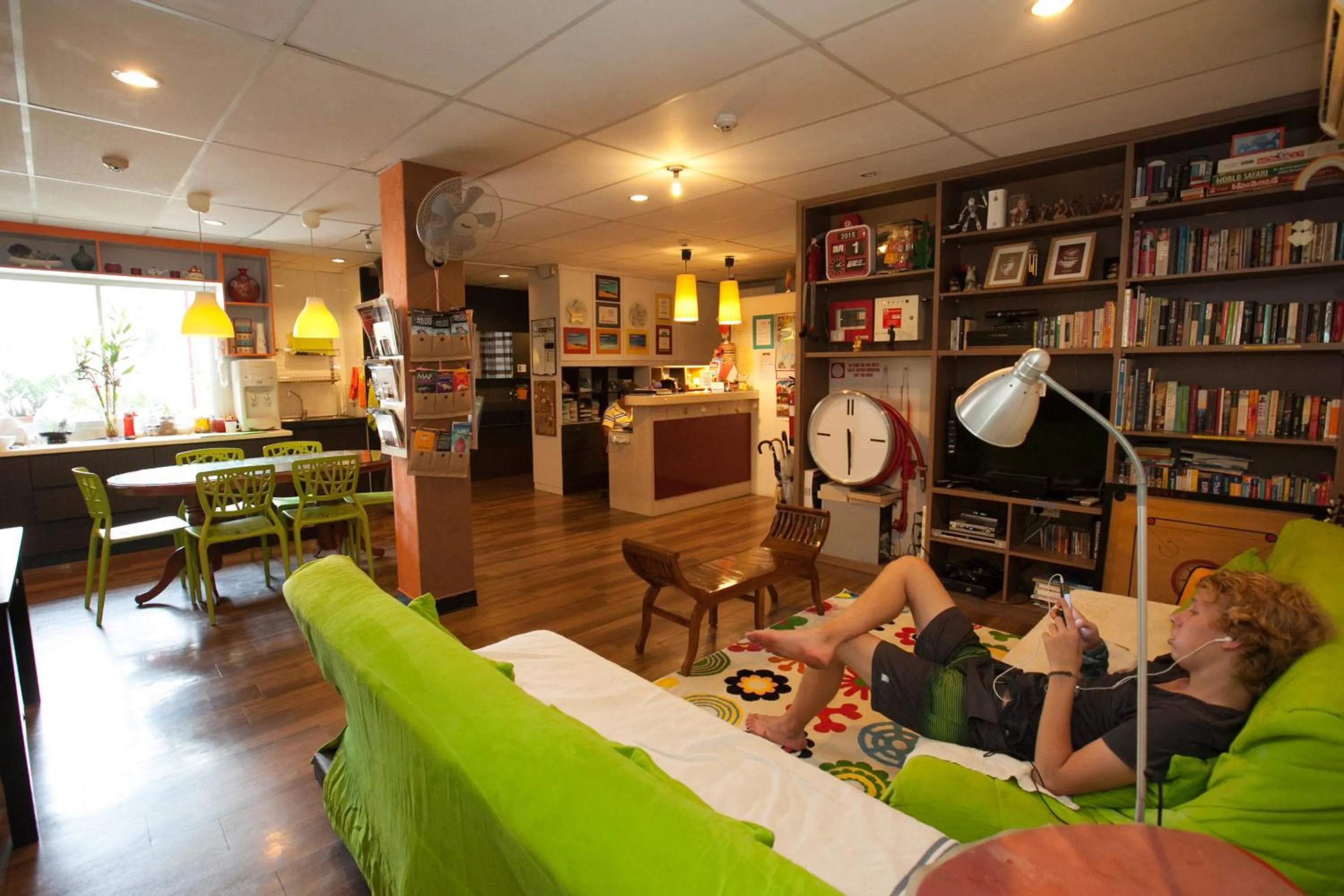 Communal lounge/ TV room in River City Inn