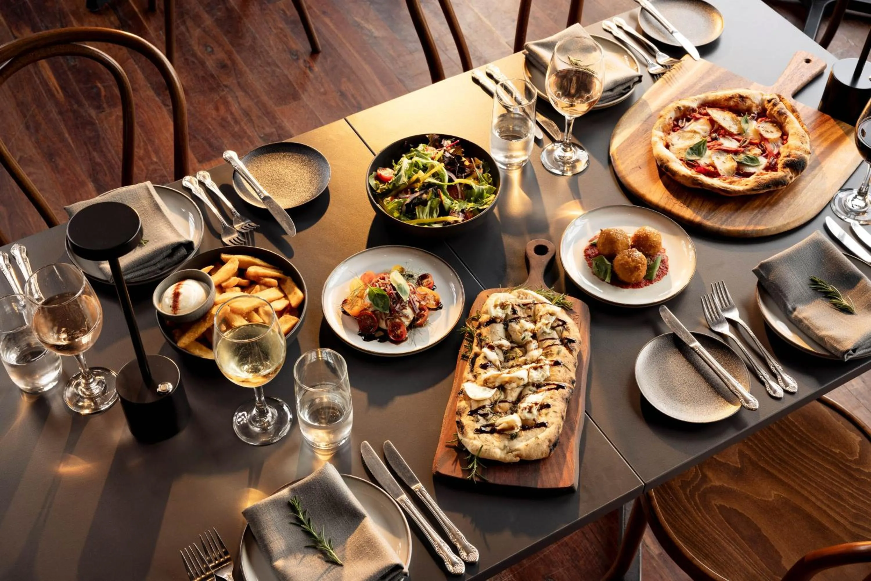 Food and drinks in Cleveland Estate