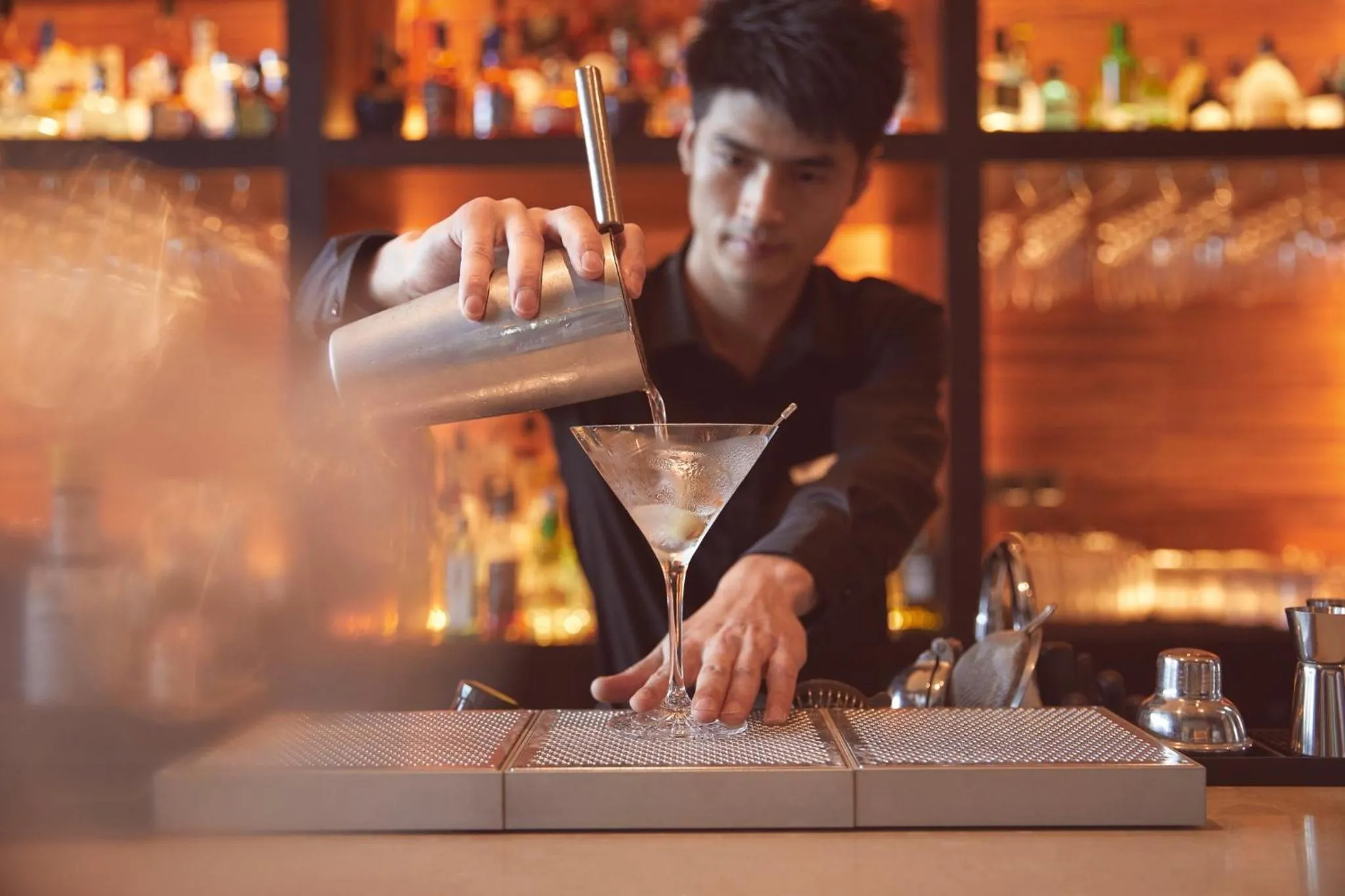 Lounge or bar in InterContinental Halong Bay Resort by IHG