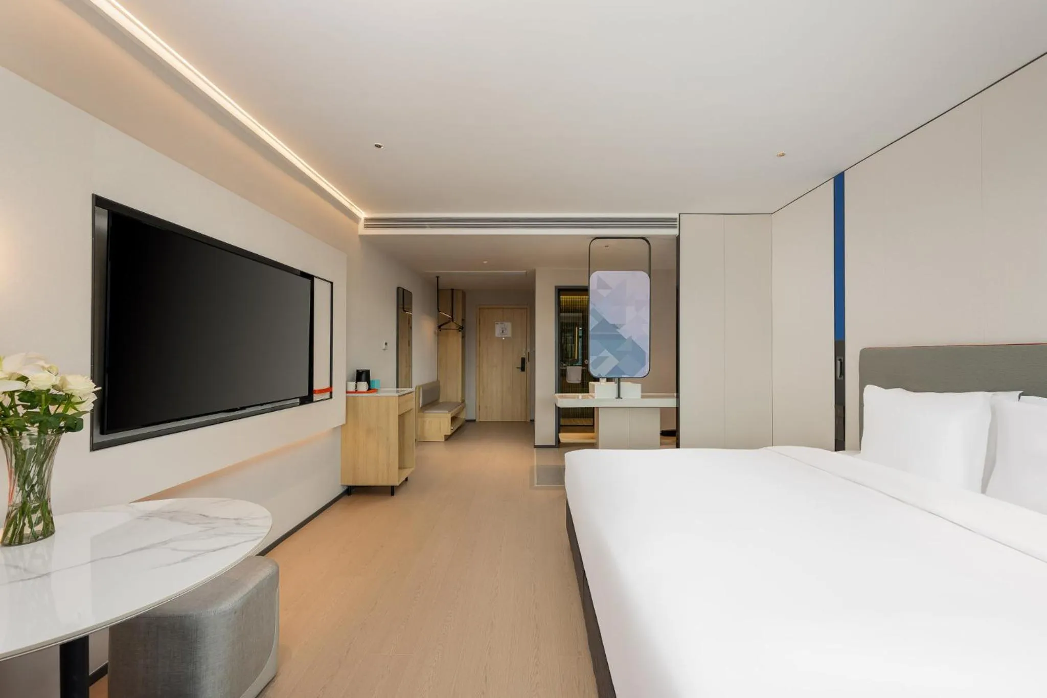 Photo of the whole room, Bed in Holiday Inn Express Kunshan Yushan by IHG