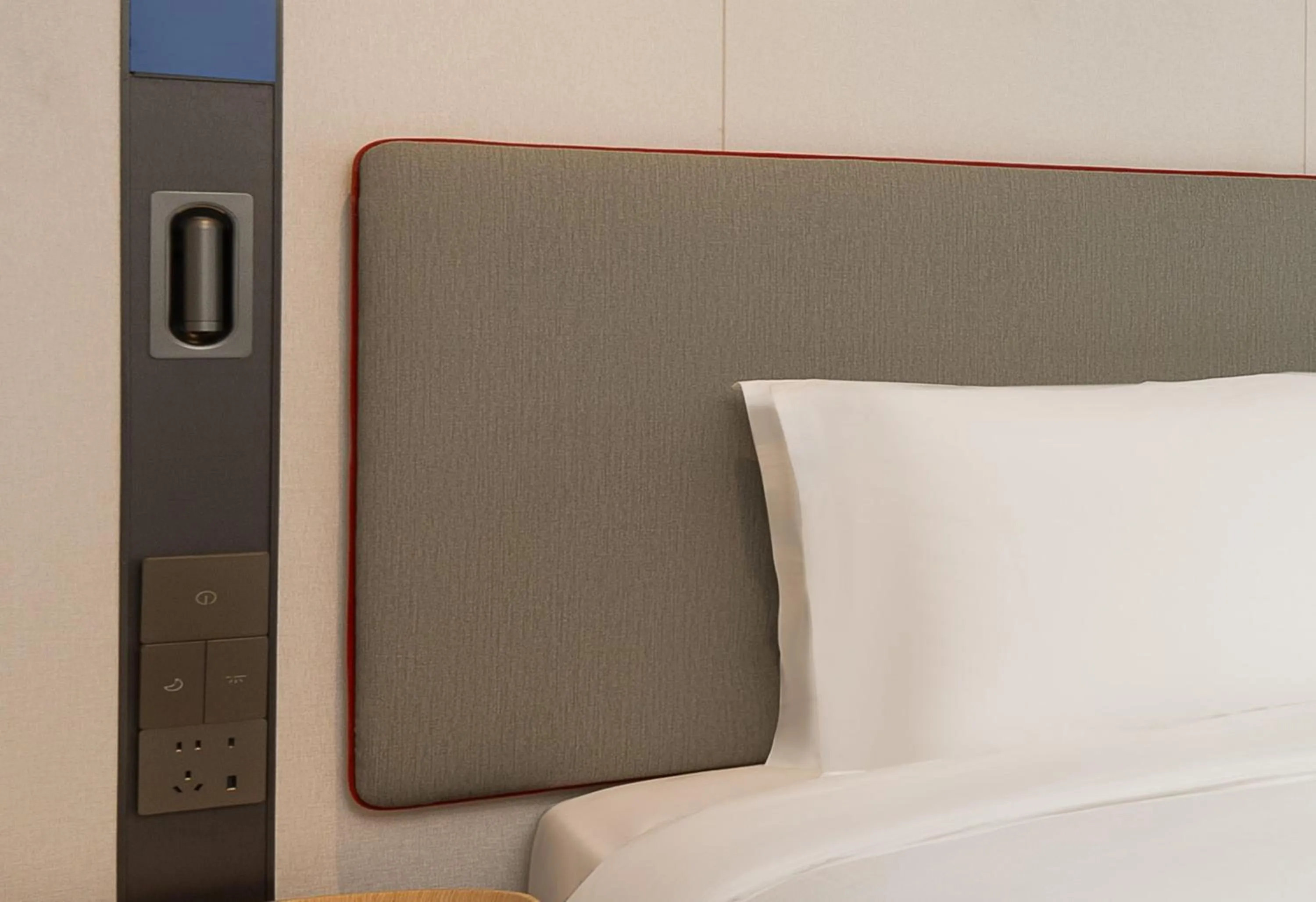 Photo of the whole room, Bed in Holiday Inn Express Kunshan Yushan by IHG