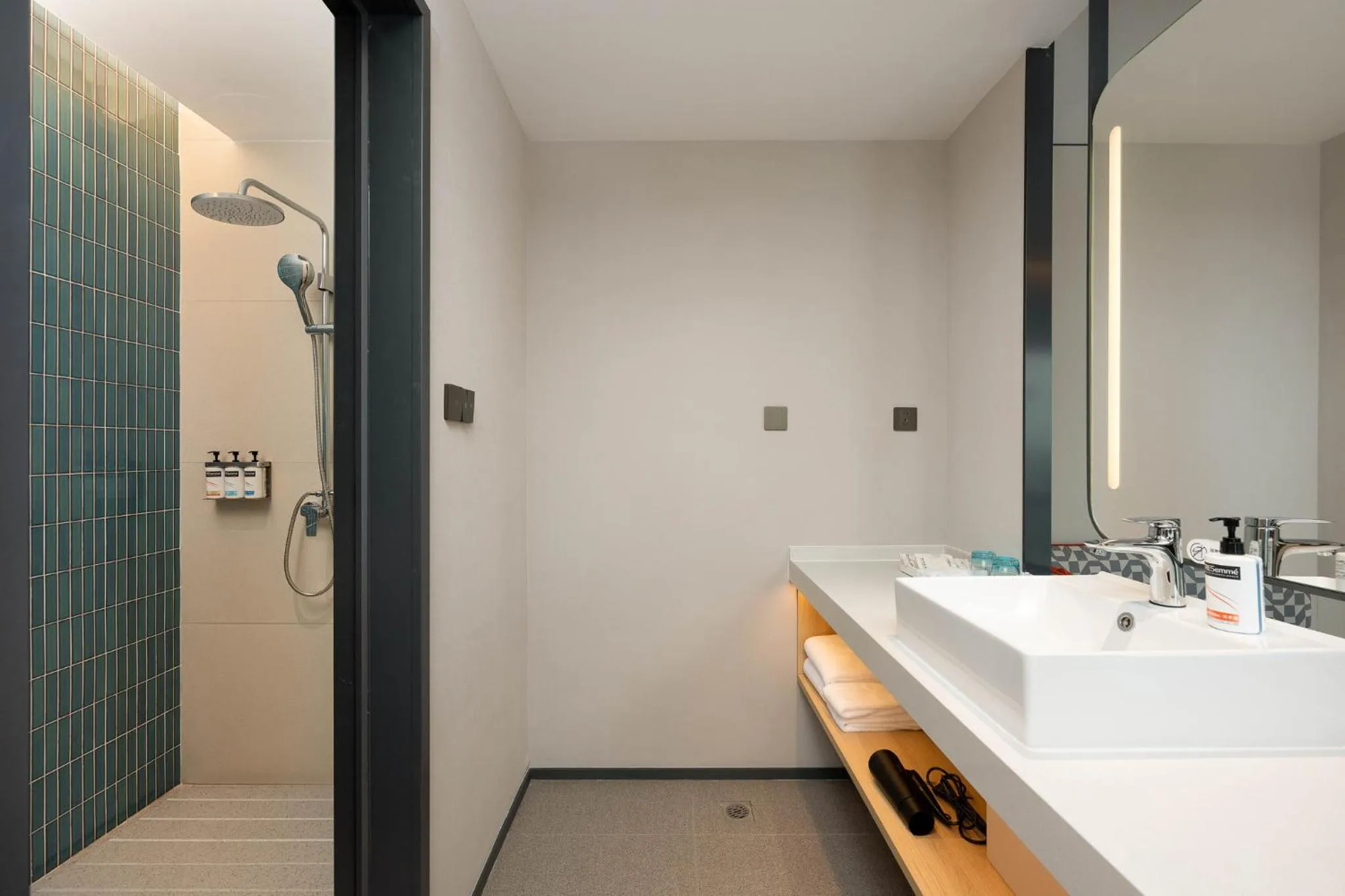 Bathroom in Holiday Inn Express Kunshan Yushan by IHG