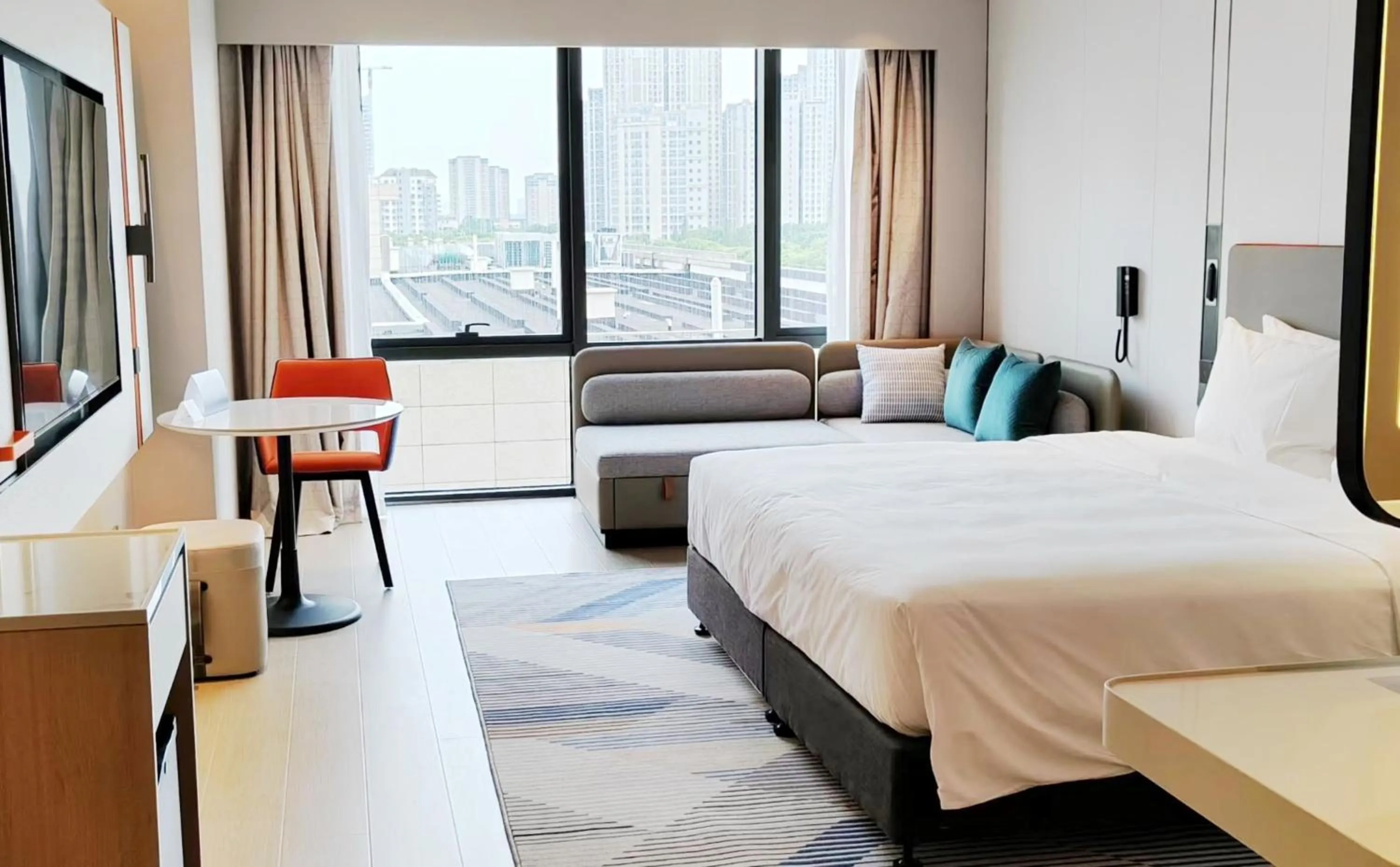 Photo of the whole room, Bed in Holiday Inn Express Kunshan Yushan by IHG