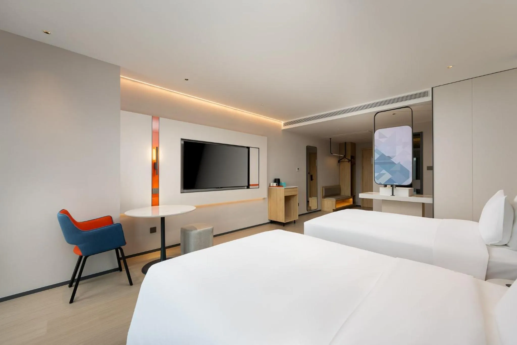 Photo of the whole room, Bed in Holiday Inn Express Kunshan Yushan by IHG