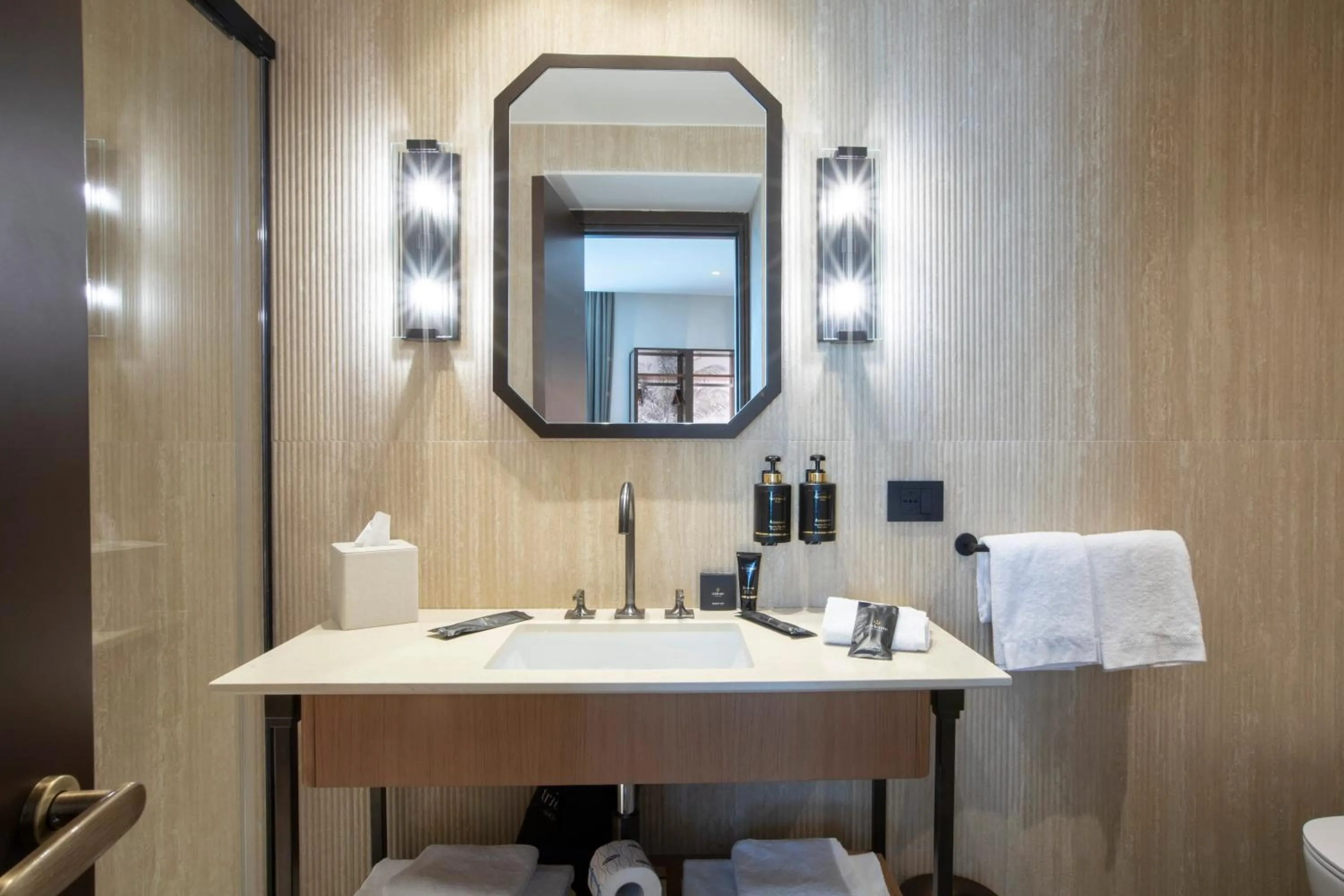 Bathroom in Circle6 Rome