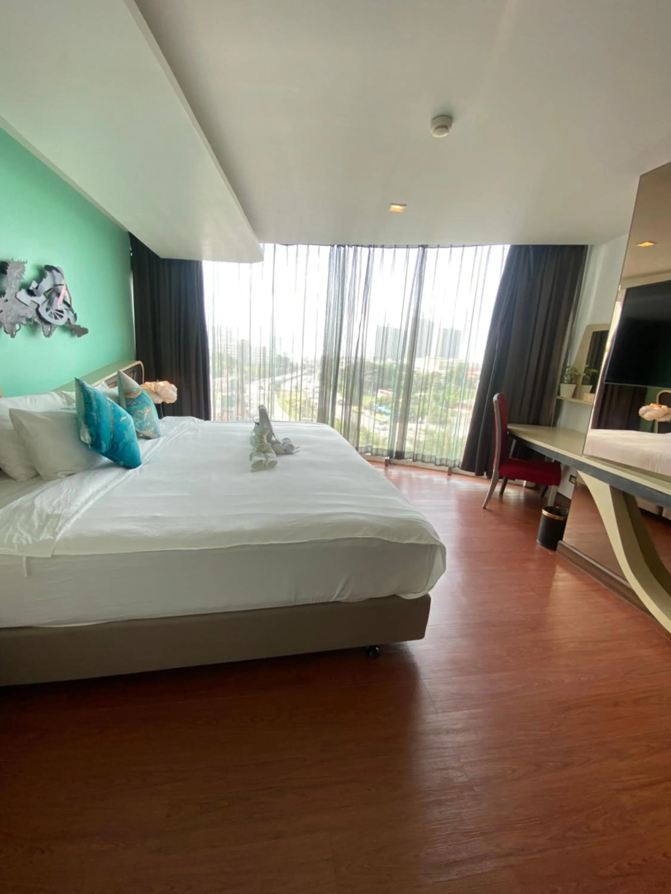 Photo of the whole room, Bed in The Xtreme Suites