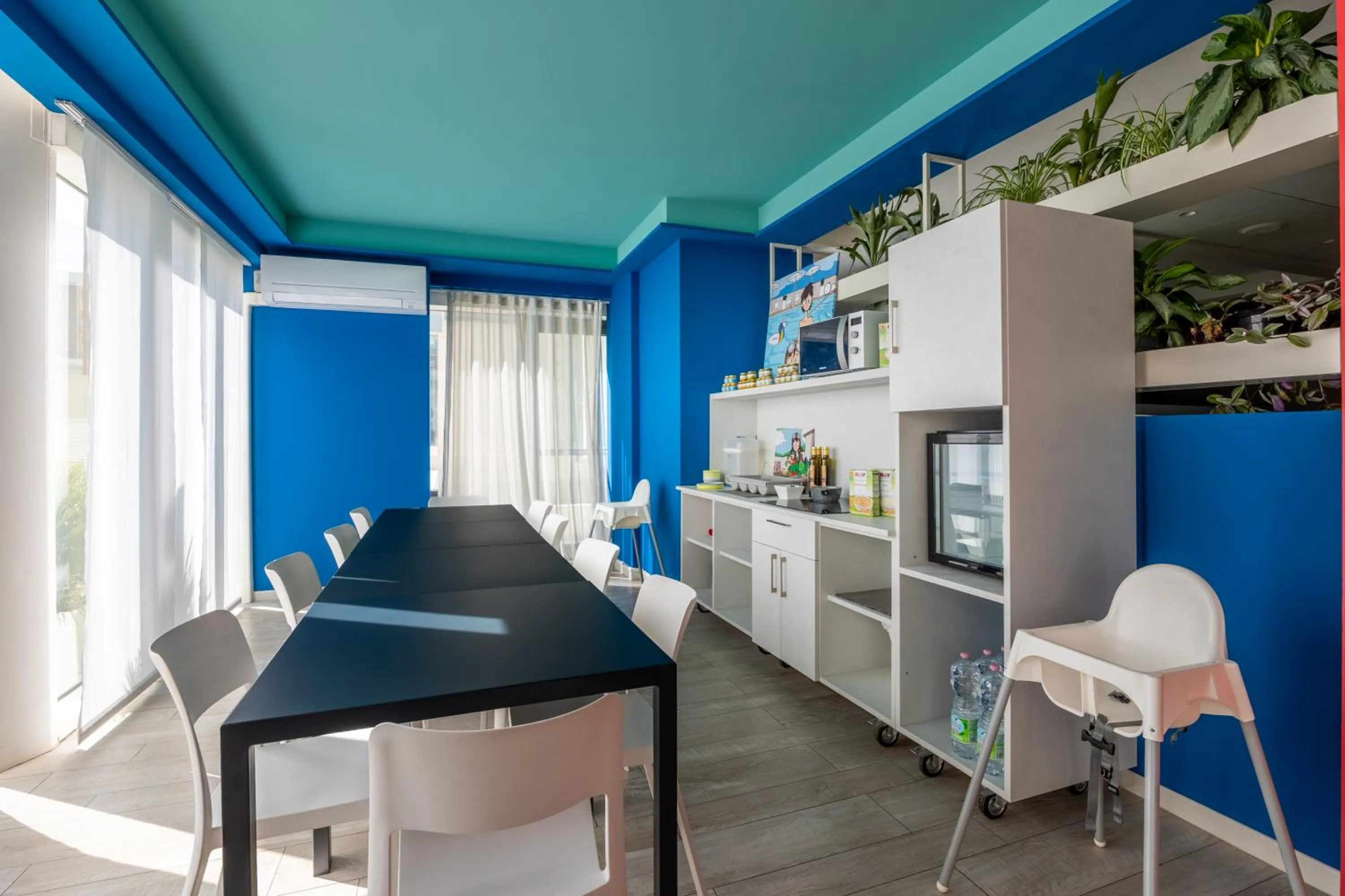 microwave in Nautilus Family Hotel