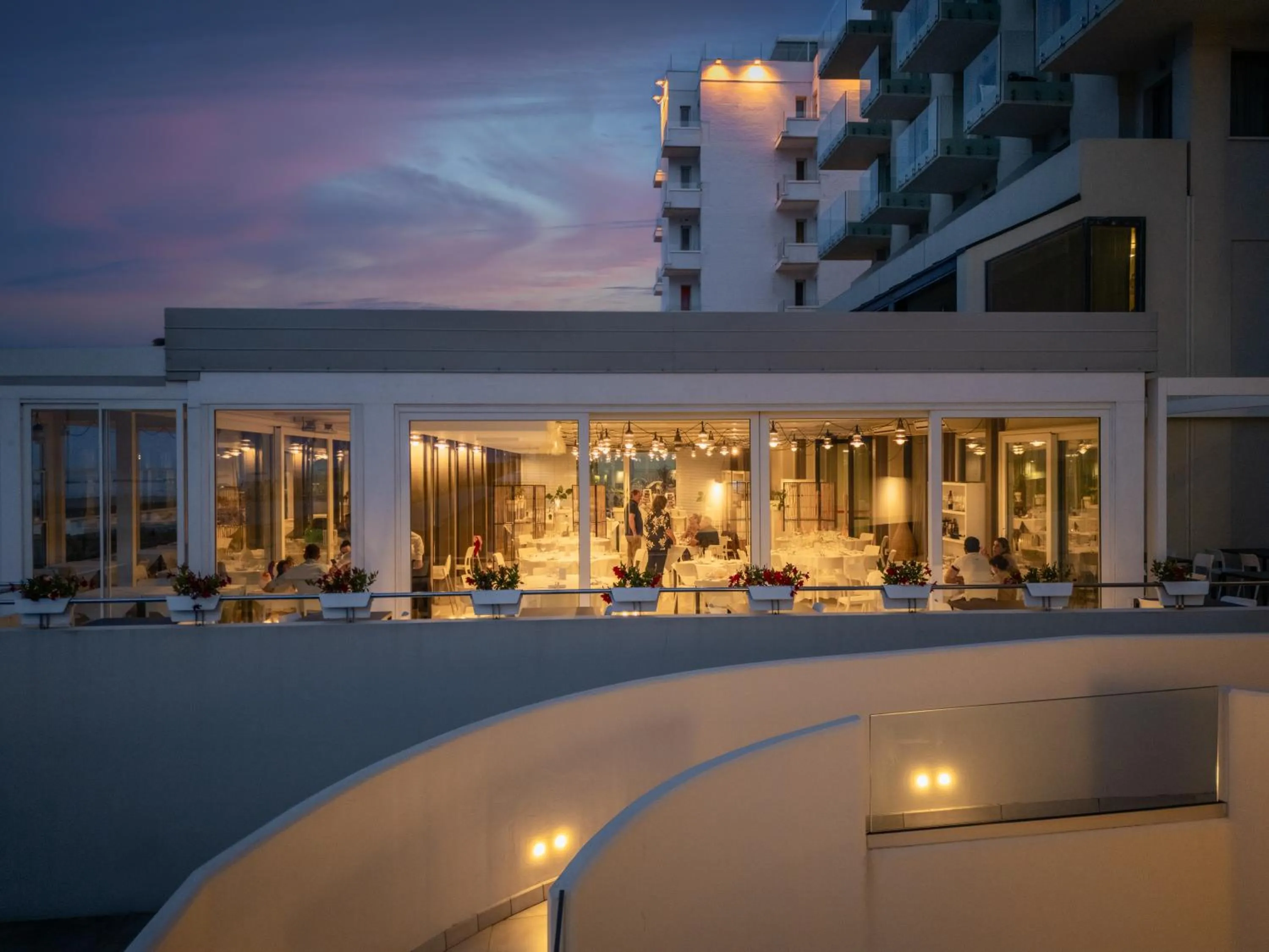 Restaurant/places to eat in Nautilus Family Hotel