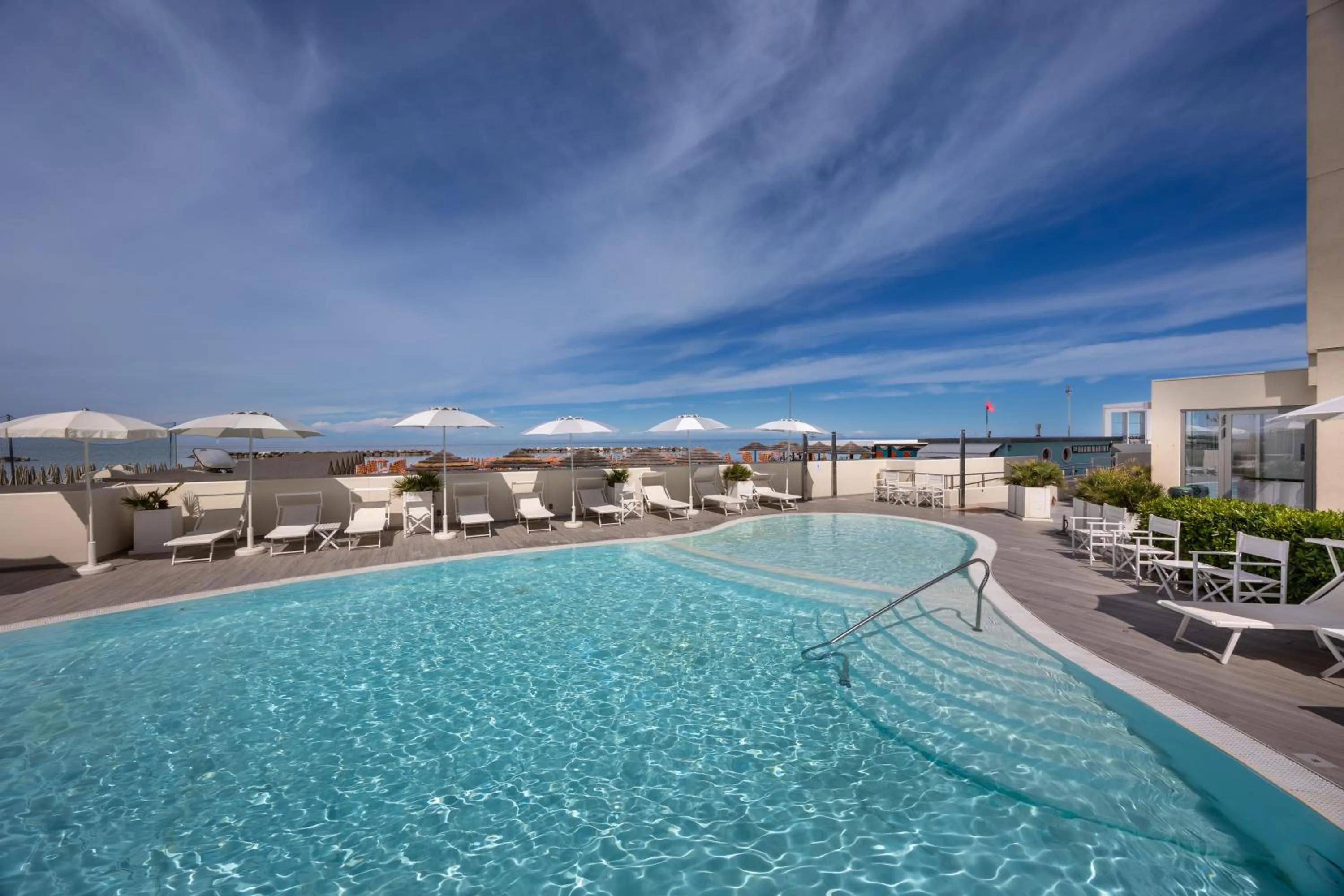 Swimming pool in Nautilus Family Hotel